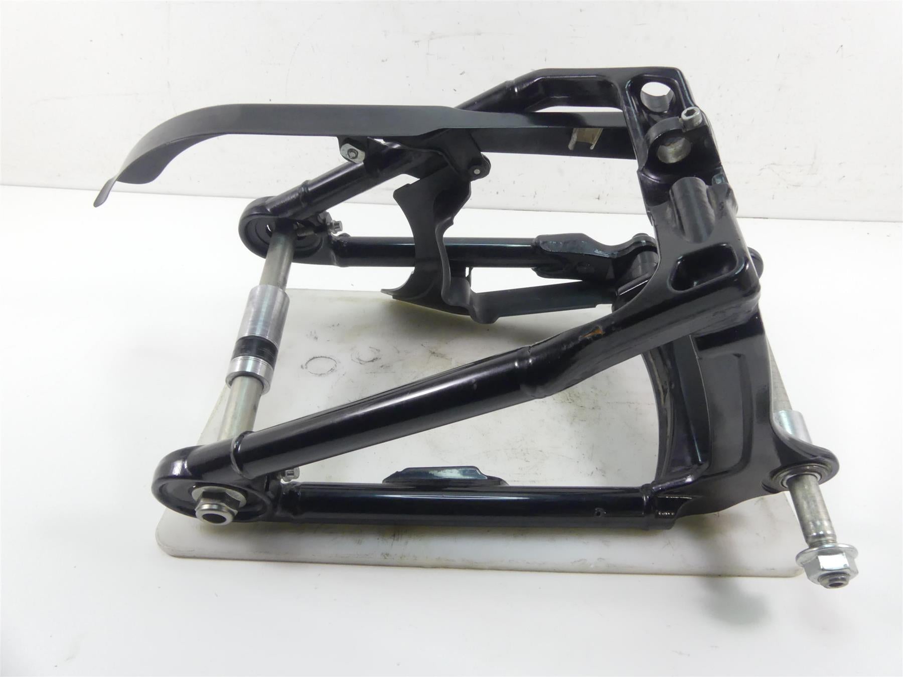 2022 Harley Softail FXBBS Street Bob Swingarm Swing Arm + Axle 47400099BHP