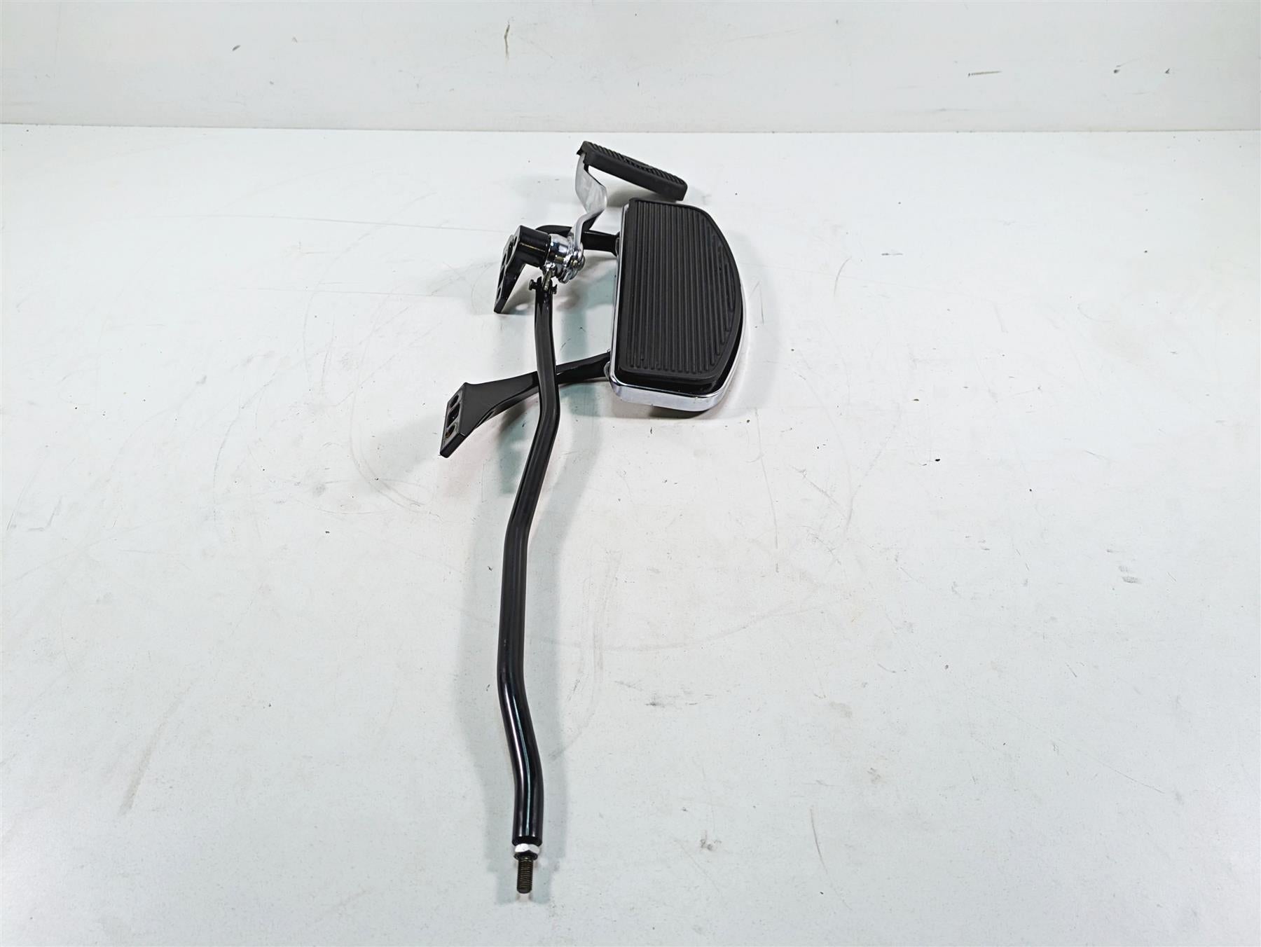 2012 Harley FLD Dyna Switchback Right Floorboard & Brake Pedal Set 54172-12 {{ shop.shopifyCountryName }} - Mototech271