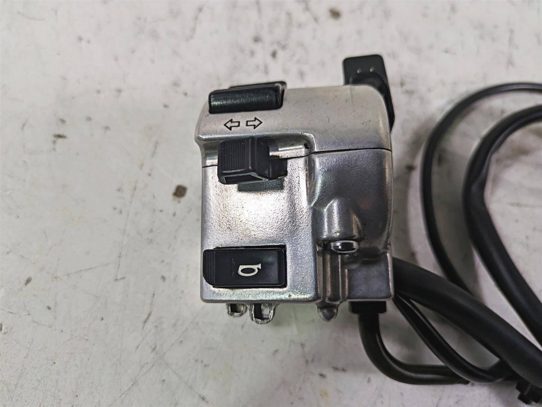 1998 Honda GL1500 Valkyrie Tour Left Hand Blinker Control Switch 35020-MZ0-670 {{ shop.shopifyCountryName }} - Mototech271