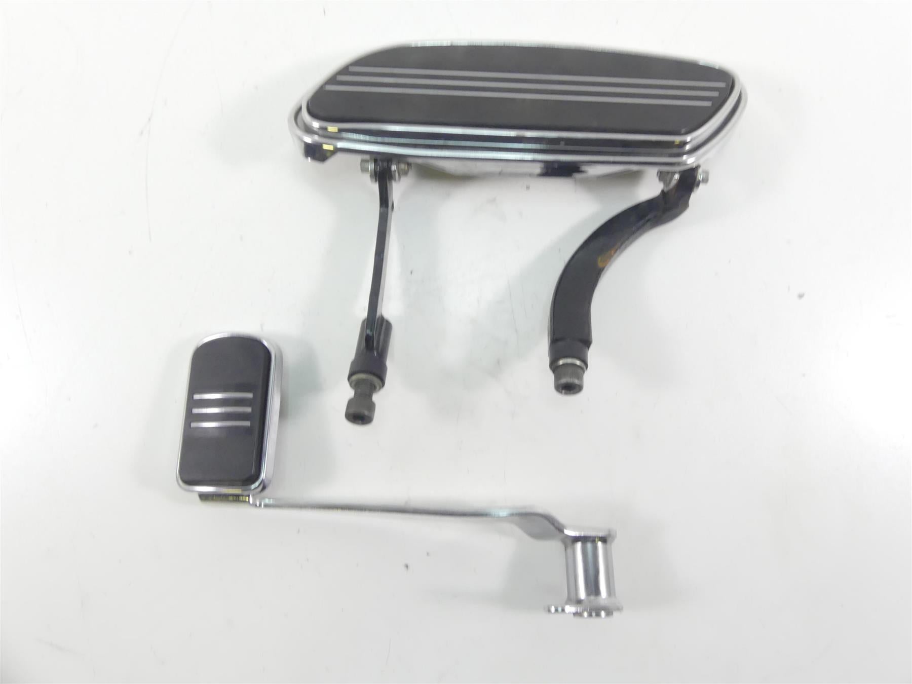 2005 Harley Touring FLHRSI Road King Right Floorboard + Brake Ped -Read 50518-83 {{ shop.shopifyCountryName }} - Mototech271
