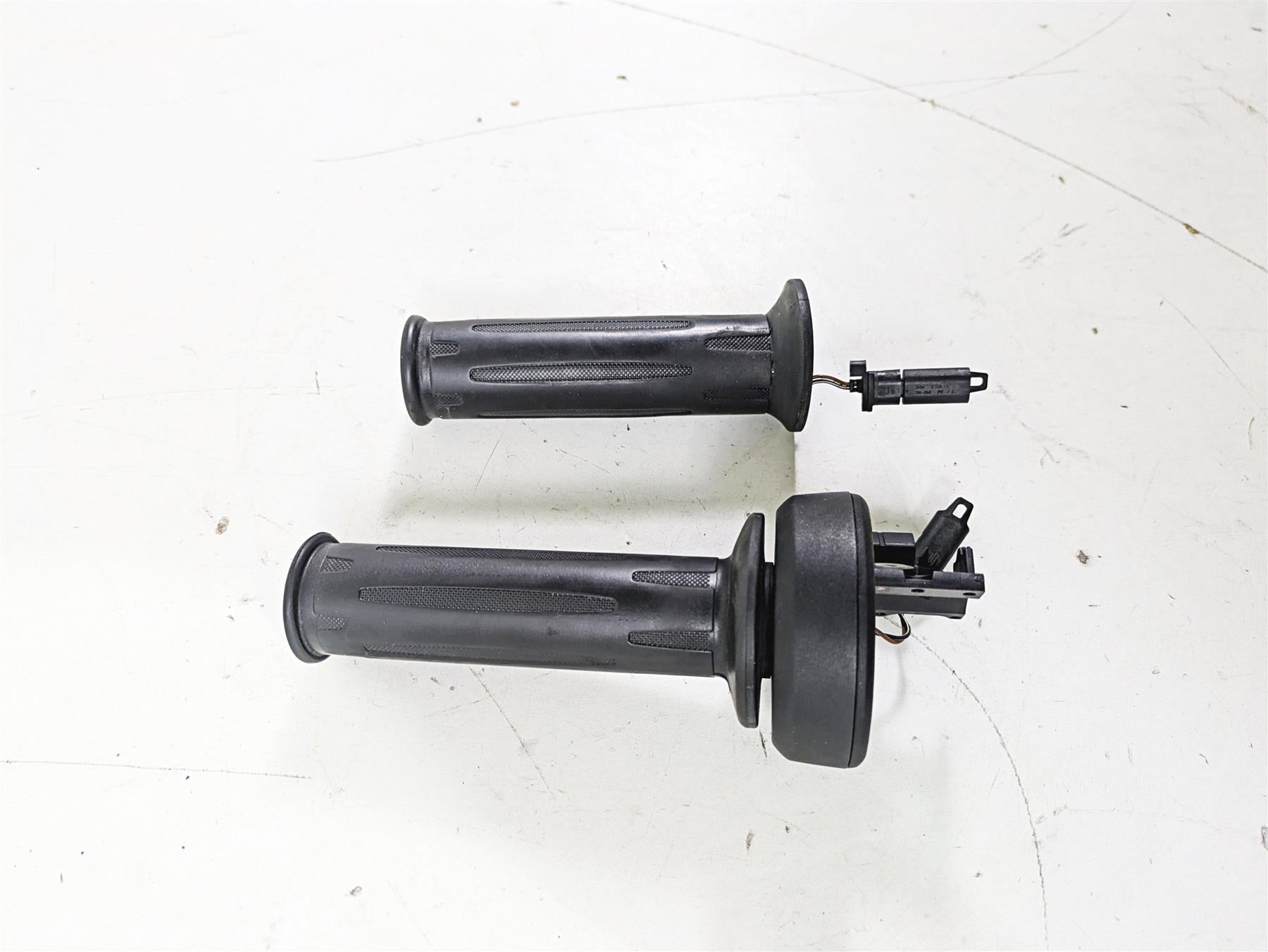 2015 BMW R1200GS Adv K51 Left Right Heated Hand Grip Set Cruise 61318552120 {{ shop.shopifyCountryName }} - Mototech271