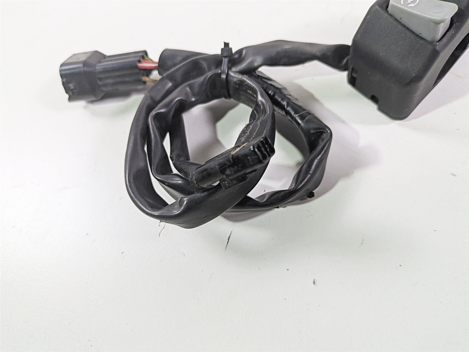 2023 Kawasaki ZX1400 ZX14R Ninja Right Hand Control Switch Kill Start 46091-0321 {{ shop.shopifyCountryName }} - Mototech271