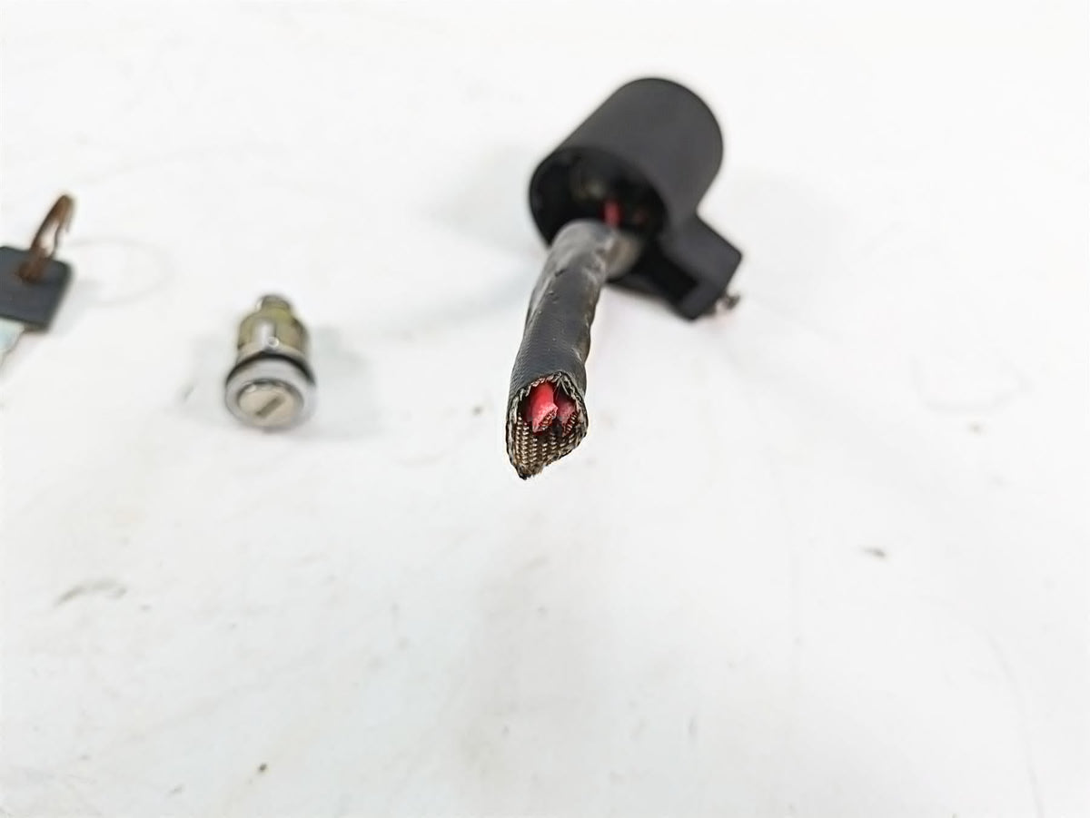 2006 Harley Sportster XL1200 Ignition Switch Steering Lock Key Set Read 71441-94 {{ shop.shopifyCountryName }} - Mototech271