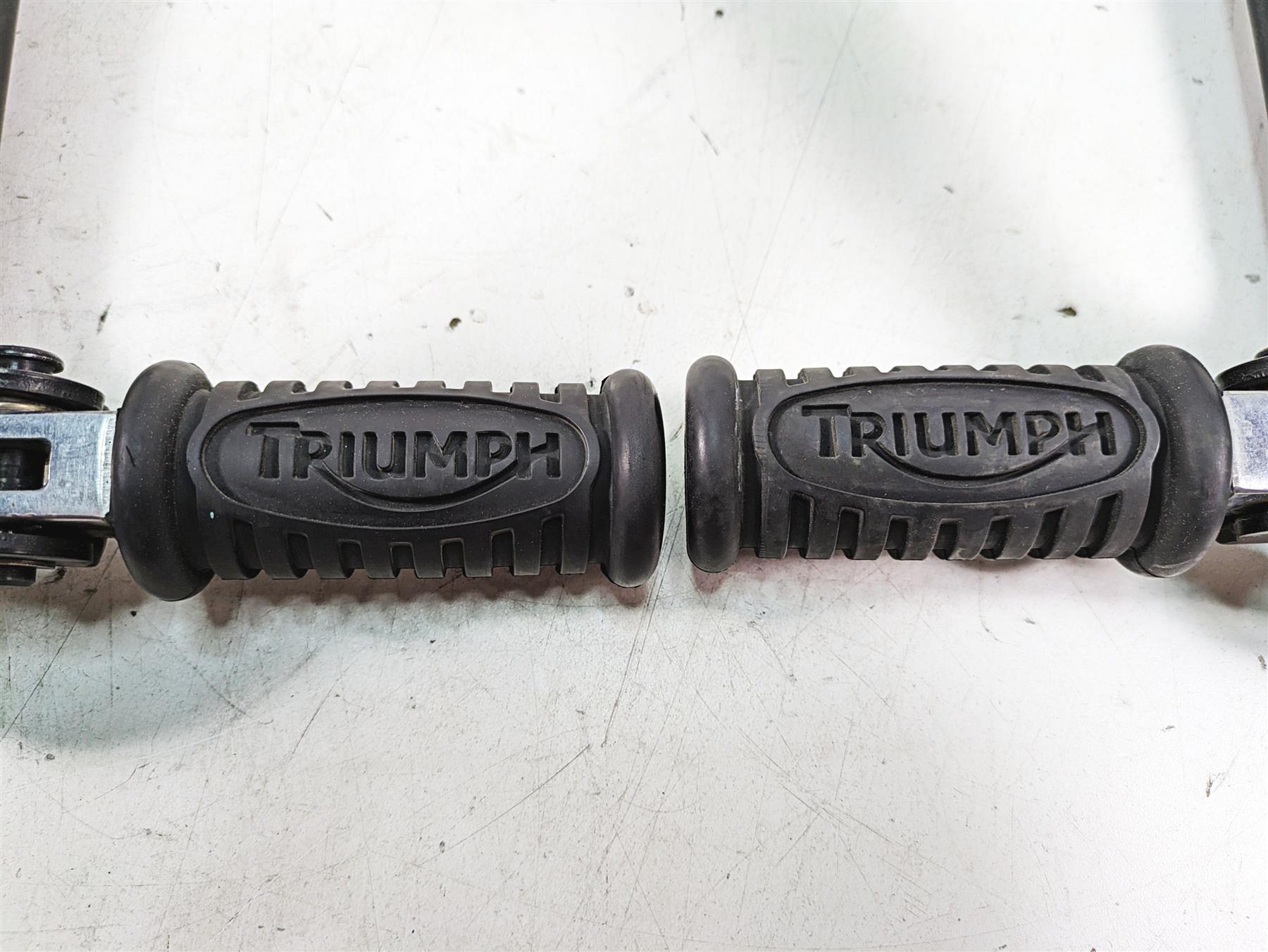 2011 Triumph America Rear Footpeg Foot Peg Set T2081043 T2081062 {{ shop.shopifyCountryName }} - Mototech271