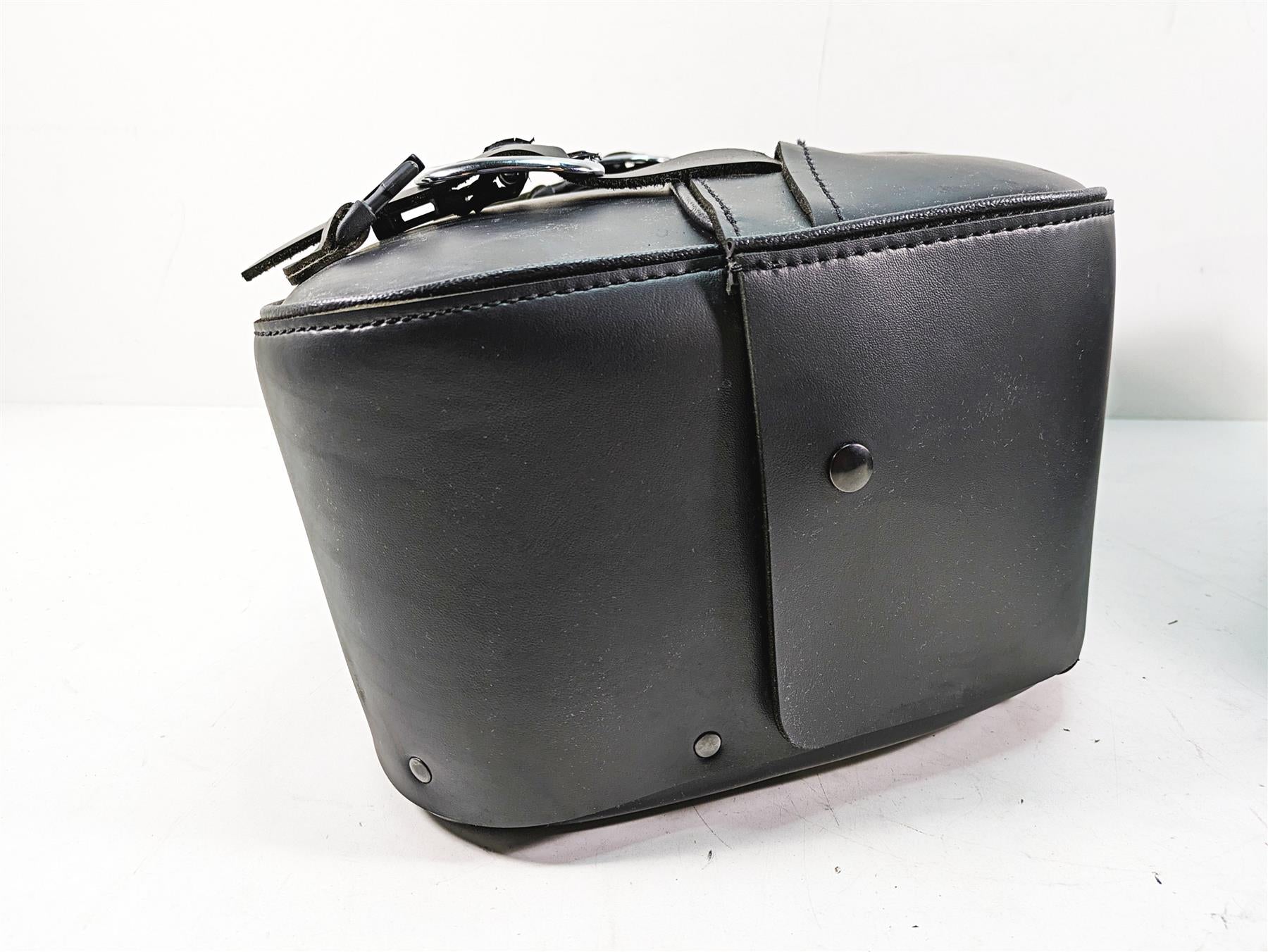 2009 Harley Dyna FXDFSE CVO Fat Bob Saddlebag Saddle Bags Set 9036906D {{ shop.shopifyCountryName }} - Mototech271