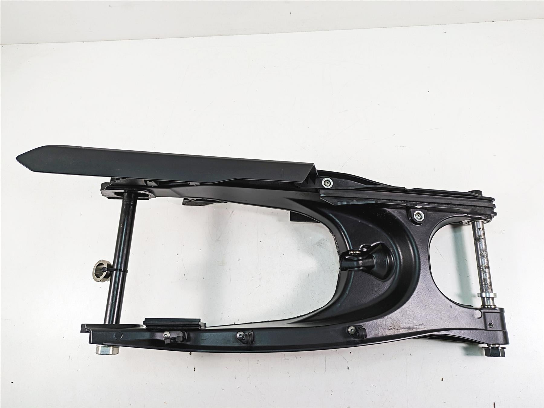 2018 KTM 1090 Adventure R Swingarm Swing Arm + Axle 6070403004433 60303298000 {{ shop.shopifyCountryName }} - Mototech271
