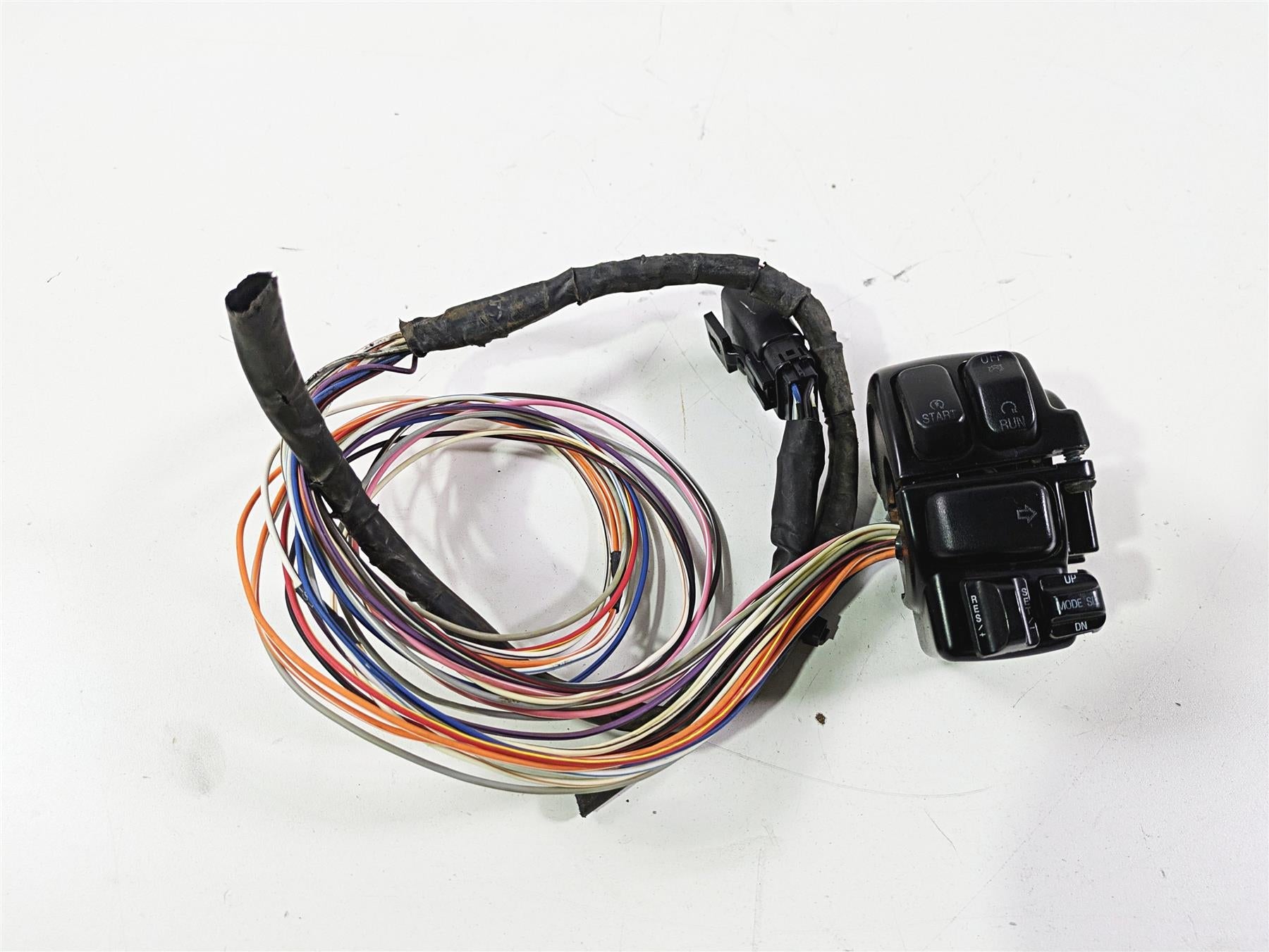 2011 Harley Touring FLHTCUSE CVO E-Glide Right Hand Control Switch 71684-06A {{ shop.shopifyCountryName }} - Mototech271
