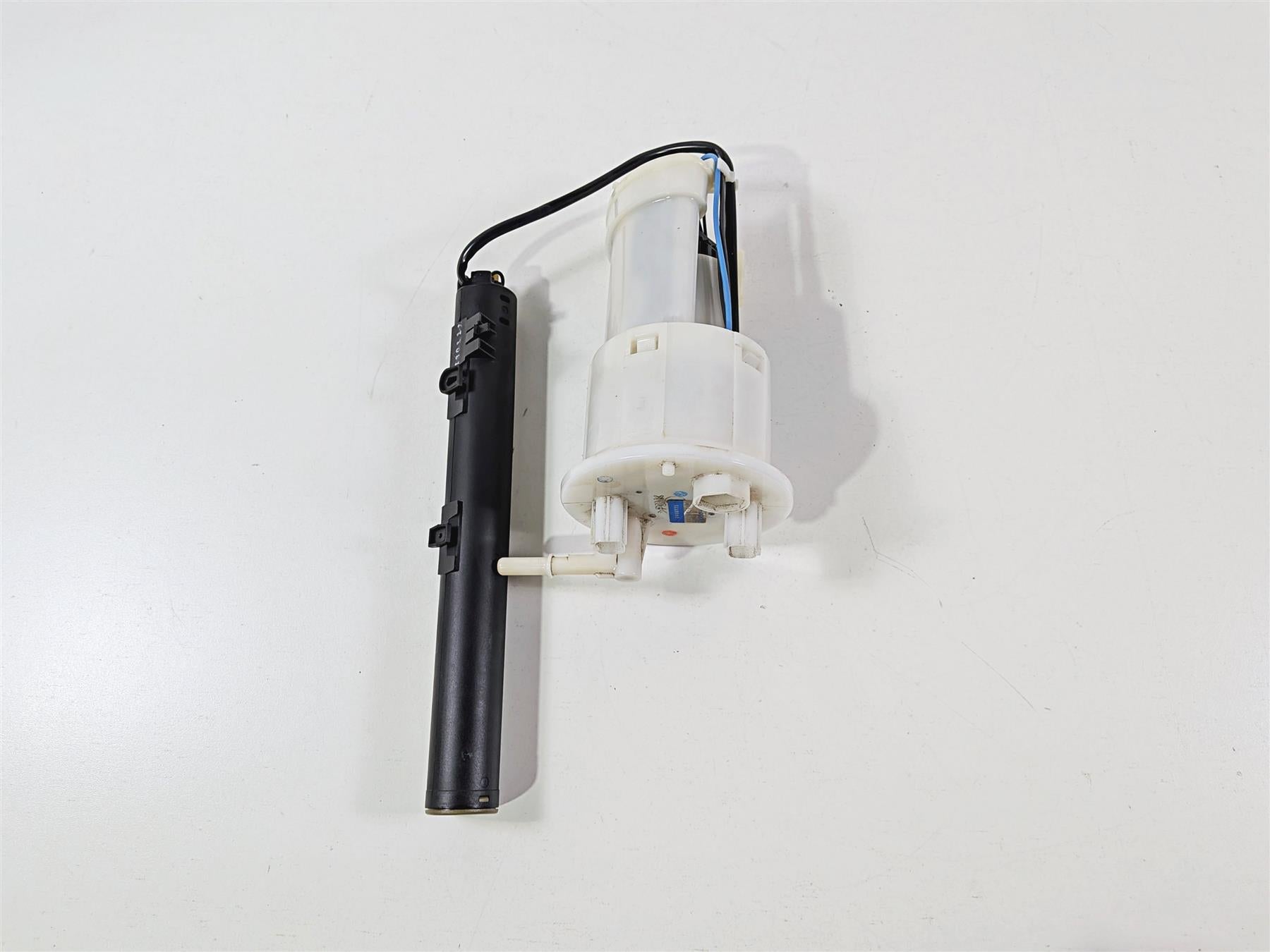 2019 Triumph Speed Triple RS 1050 Fuel Gas Petrol Pump -Tested T2400735 T2405926 {{ shop.shopifyCountryName }} - Mototech271