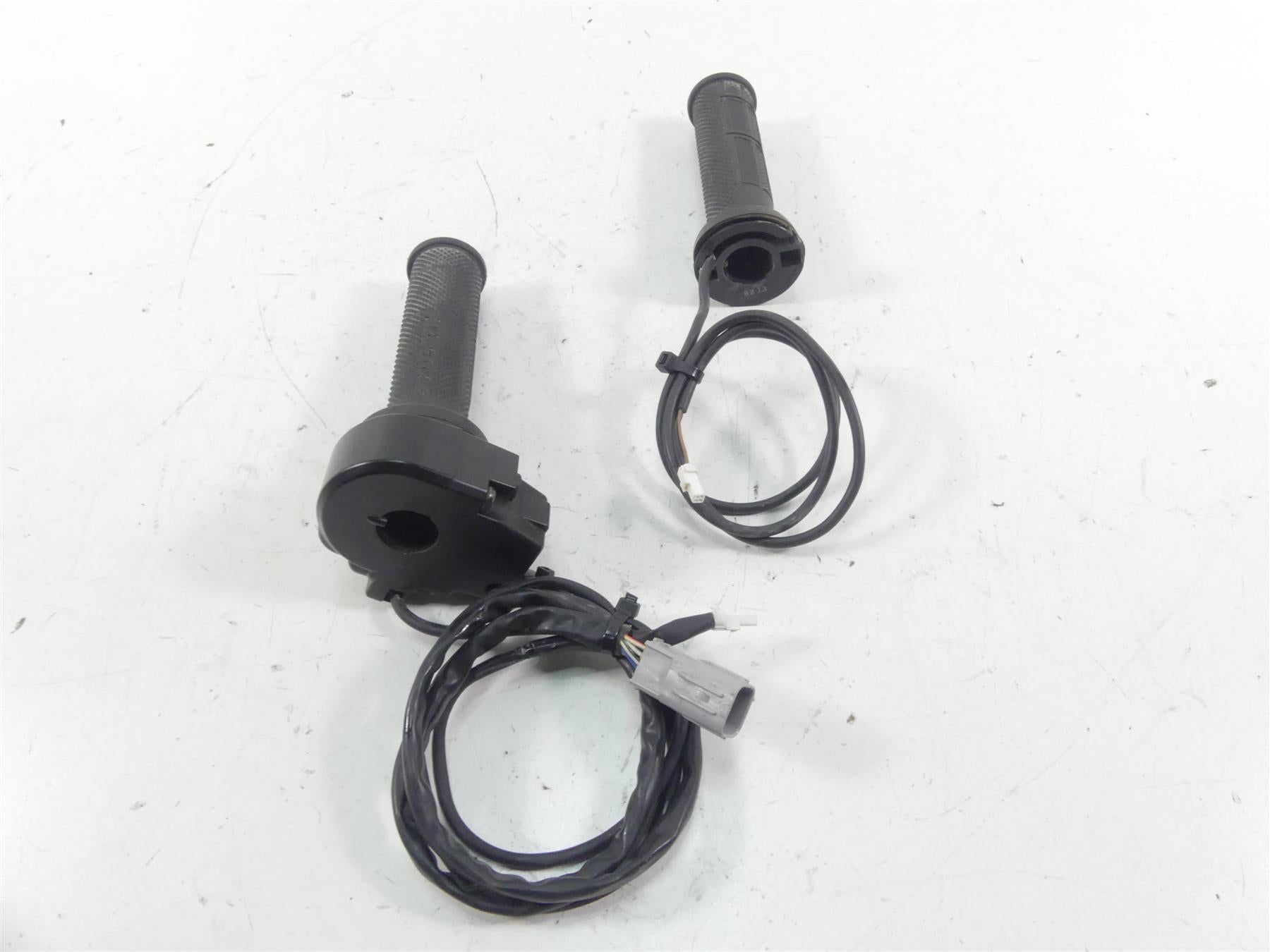 2020 Ducati Multistrada 1260 Enduro Heated Grip & Throttle Control Set 66020121B {{ shop.shopifyCountryName }} - Mototech271