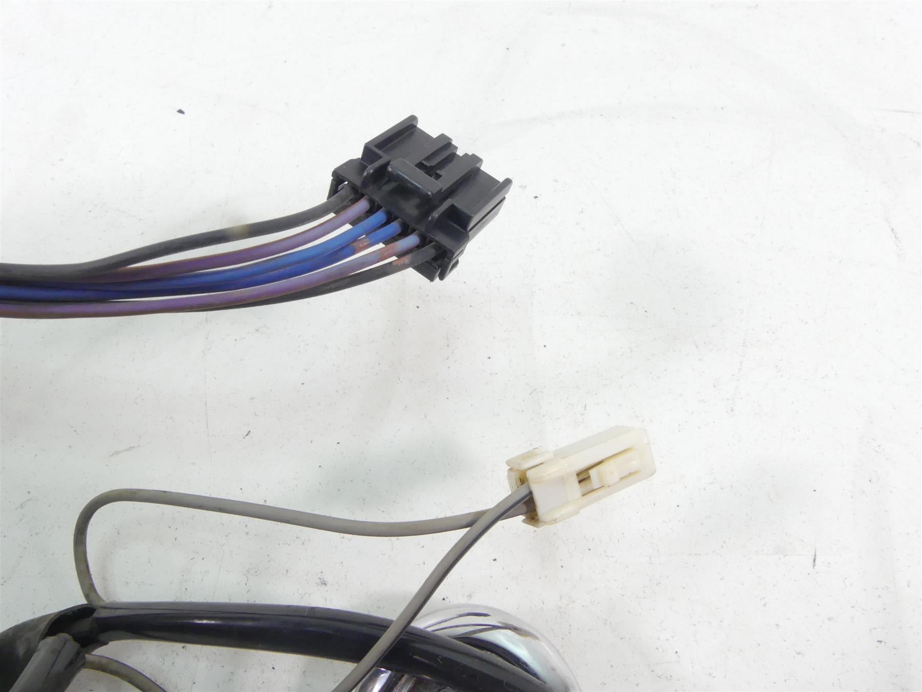 2004 Harley FLHTC SE CVO Electra Glide Front Spot Light Blinker Set 68836-04 {{ shop.shopifyCountryName }} - Mototech271