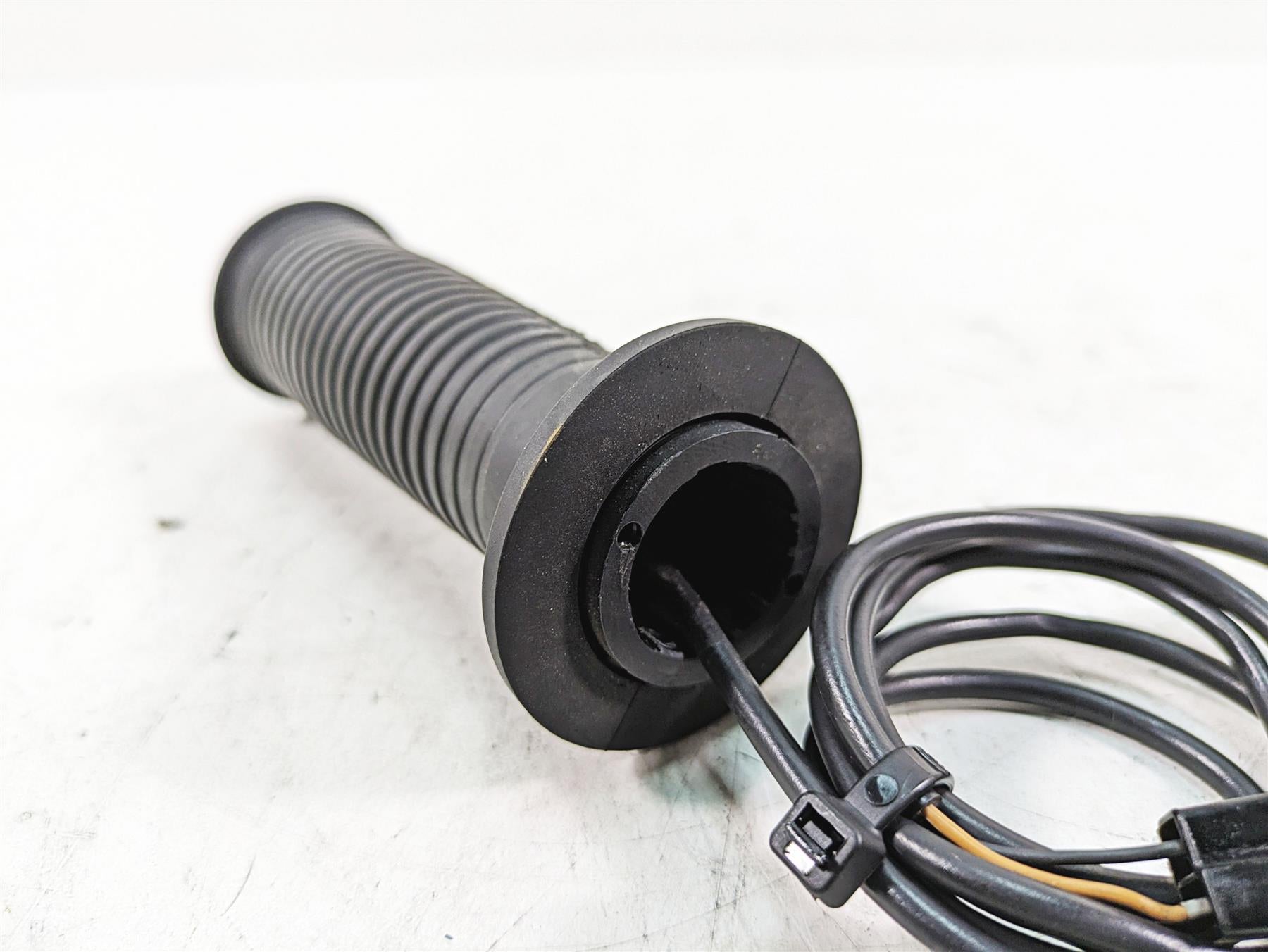 2007 BMW R1200RT K26 Left Heated Hand Grip Grab - Read 61317694813 {{ shop.shopifyCountryName }} - Mototech271