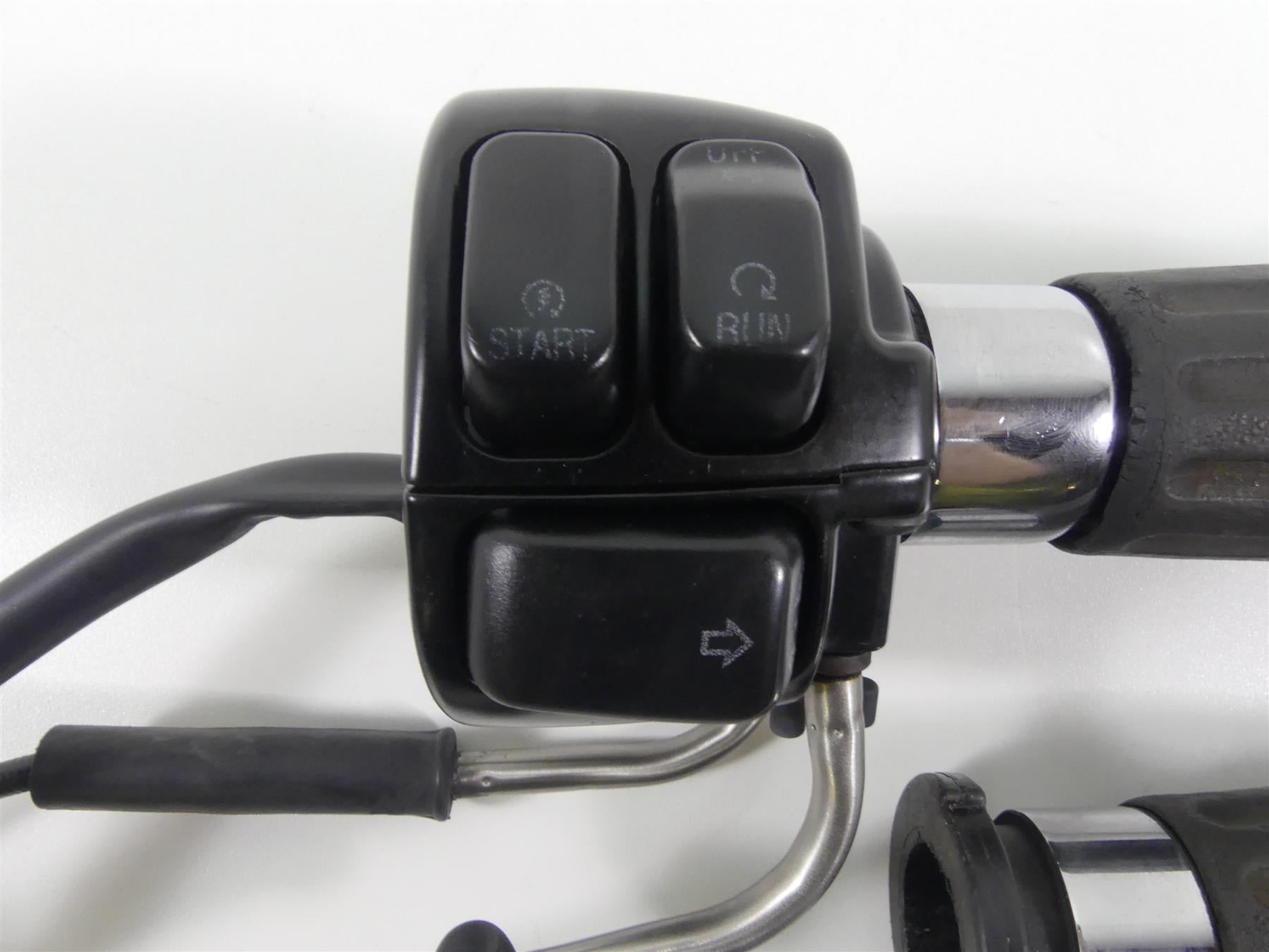 2008 Harley Softail FLSTSB Cross Bones Right Control Switch Throttle 71684-06 {{ shop.shopifyCountryName }} - Mototech271