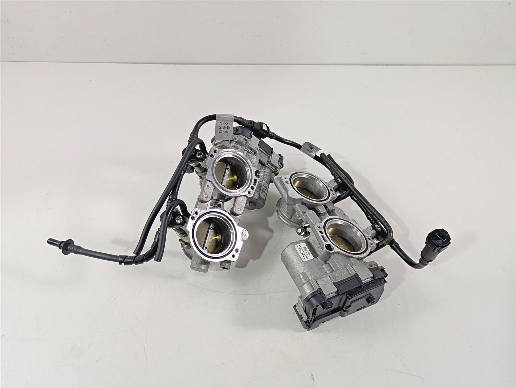 2017 Aprilia RSV 1100 Tuono V4 Factory Front Rear Throttle Bodies 857303 857304 {{ shop.shopifyCountryName }} - Mototech271