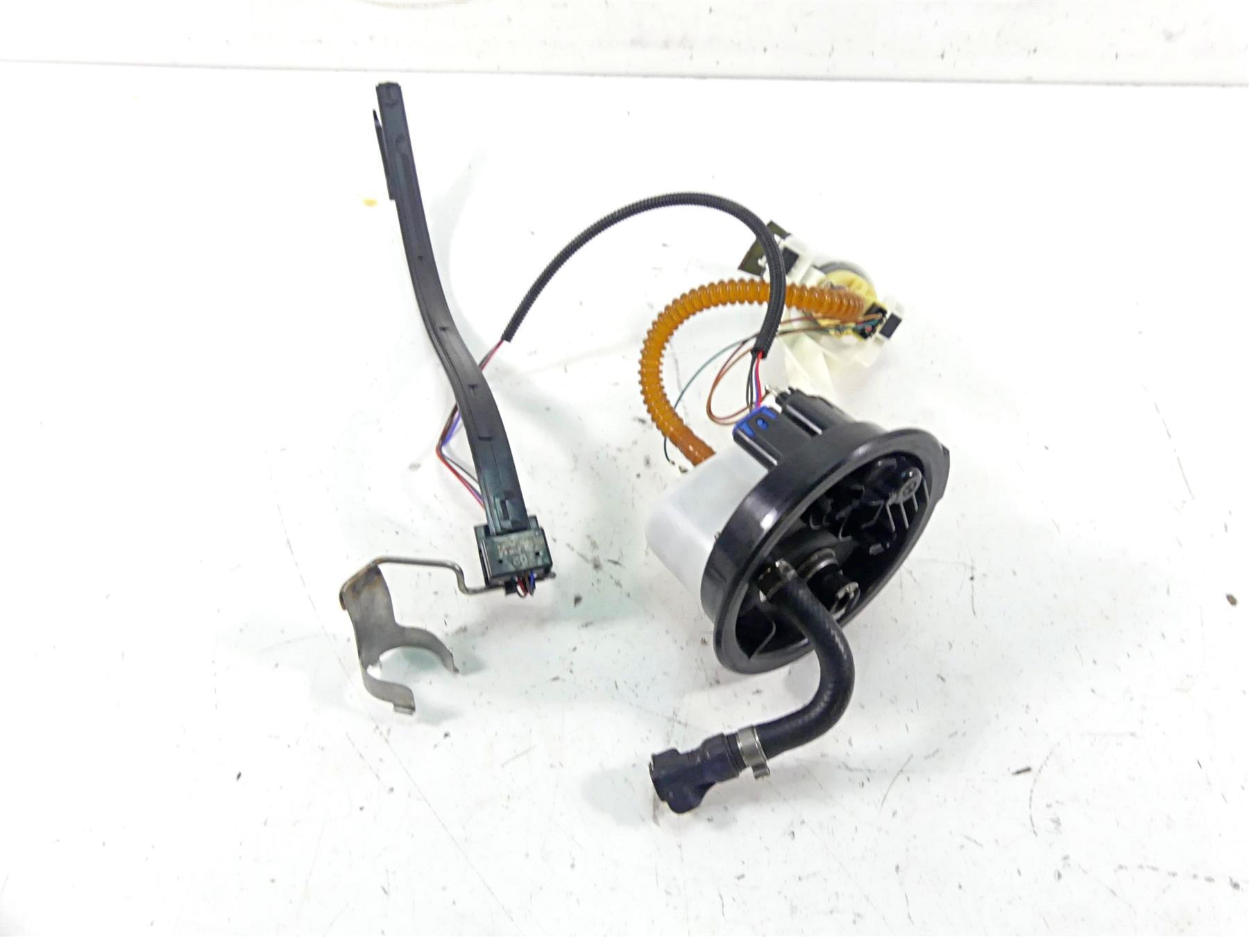 2009 BMW R1200 GS K25 Fuel Gas Petrol Pump + Level Sender - Tested 16147705376 {{ shop.shopifyCountryName }} - Mototech271