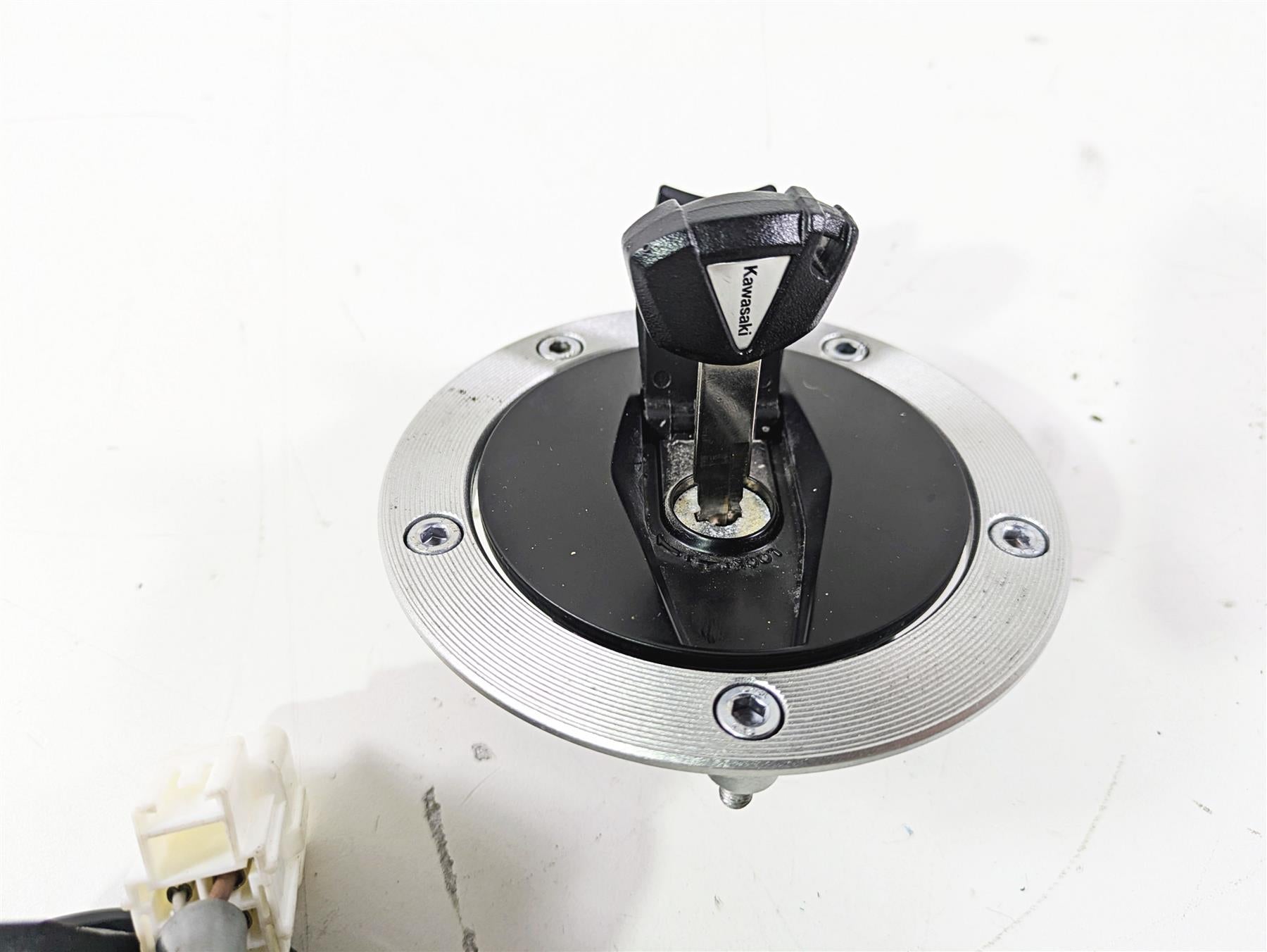 2022 Kawasaki ZR900RS Cafe Ignition Switch Key Lock Tank Cap Set Read 27048-5159 {{ shop.shopifyCountryName }} - Mototech271