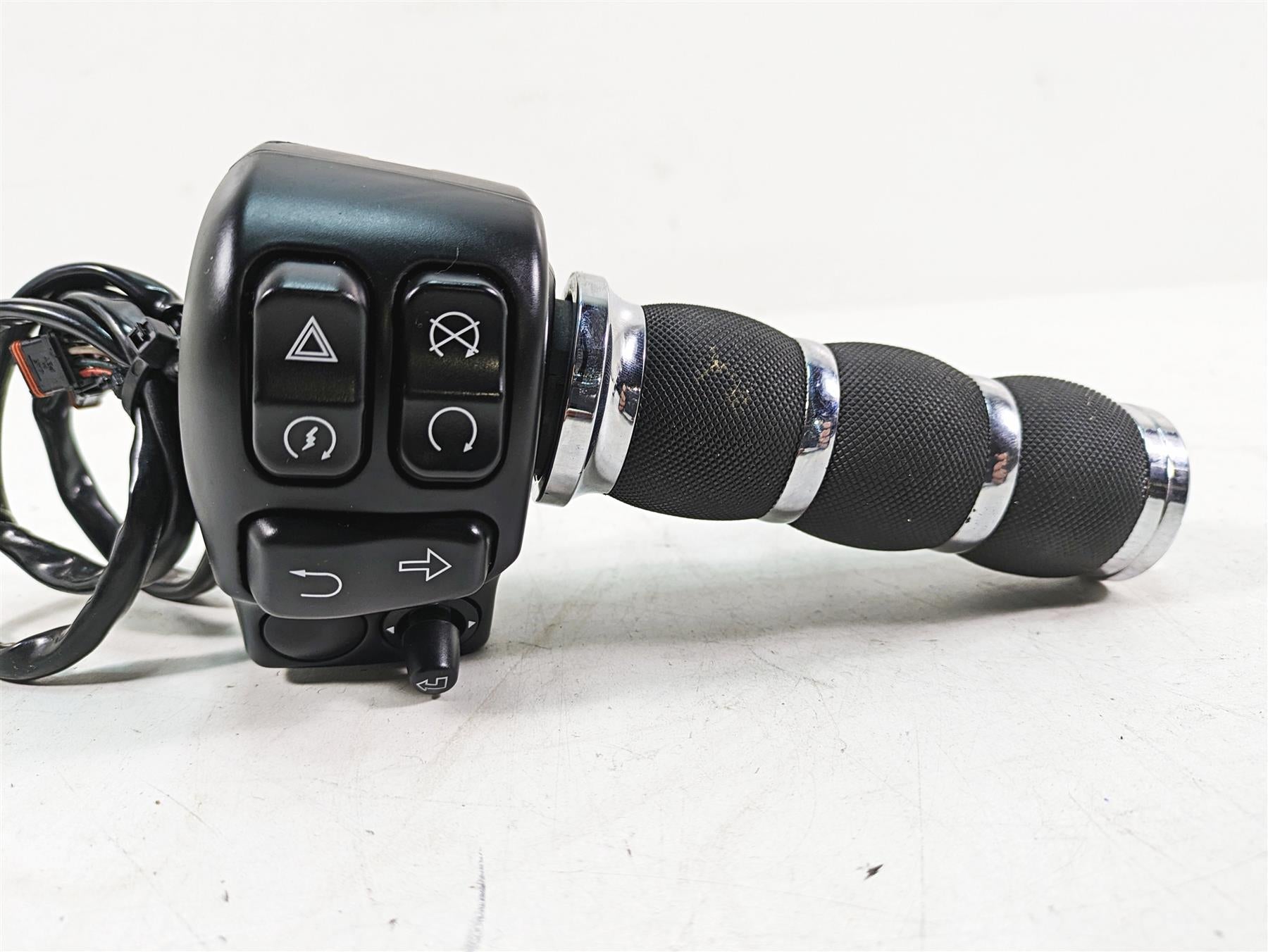 2020 Harley Touring FLHX Street Glide Right Control Switch Boom Box Gts 71500501 {{ shop.shopifyCountryName }} - Mototech271