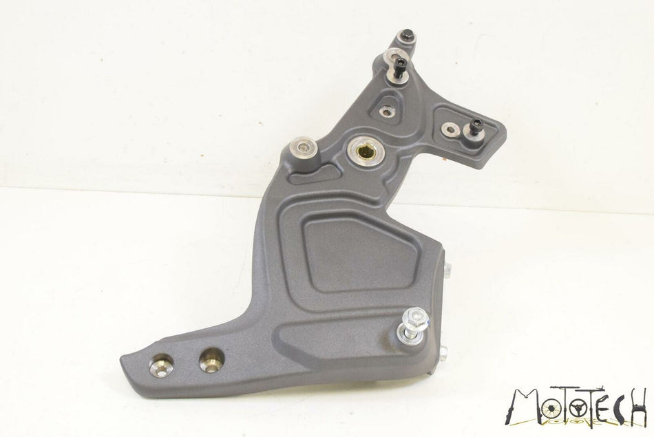 2019 Indian Scout Right Center Frame Plate Bracket 5139625-650 {{ shop.shopifyCountryName }} - Mototech271