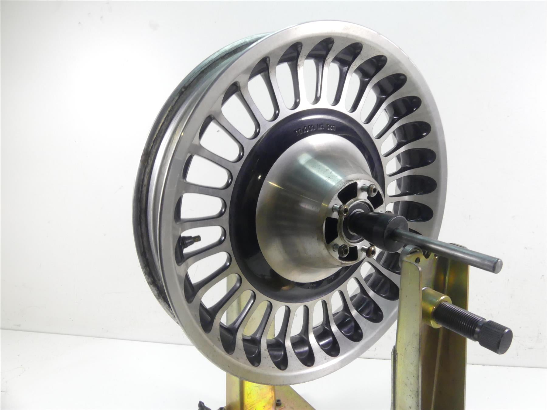 2011 Harley Touring FLTRU Road Glide 17x3 Straight Front Wheel Rim 43300161 {{ shop.shopifyCountryName }} - Mototech271