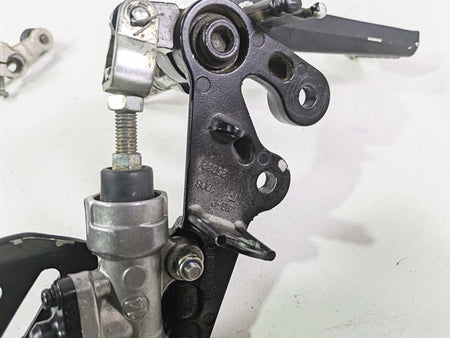 2006 Suzuki GSXR1000 K6 Front Left Right Footpeg Brake Master Set 43521-41G00 {{ shop.shopifyCountryName }} - Mototech271