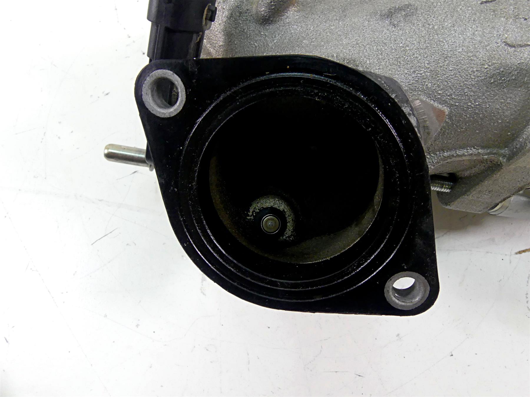 2019 Indian Chieftain Classic Bosch Throttle Body & Intake Manifold 1204685 {{ shop.shopifyCountryName }} - Mototech271