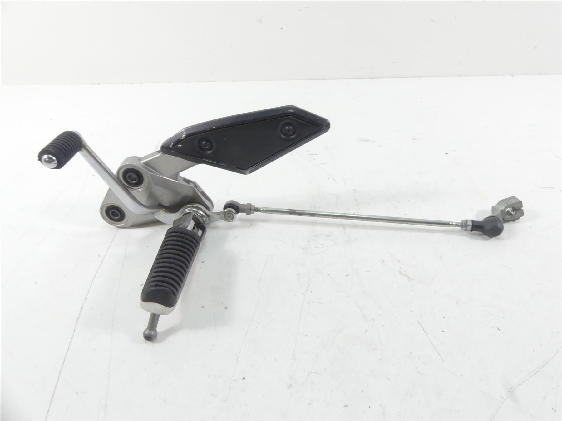 2007 Yamaha FZ1 Fazer Left Rider Footpeg Foot Peg Shifter Set 2D1-27442-01-00 {{ shop.shopifyCountryName }} - Mototech271