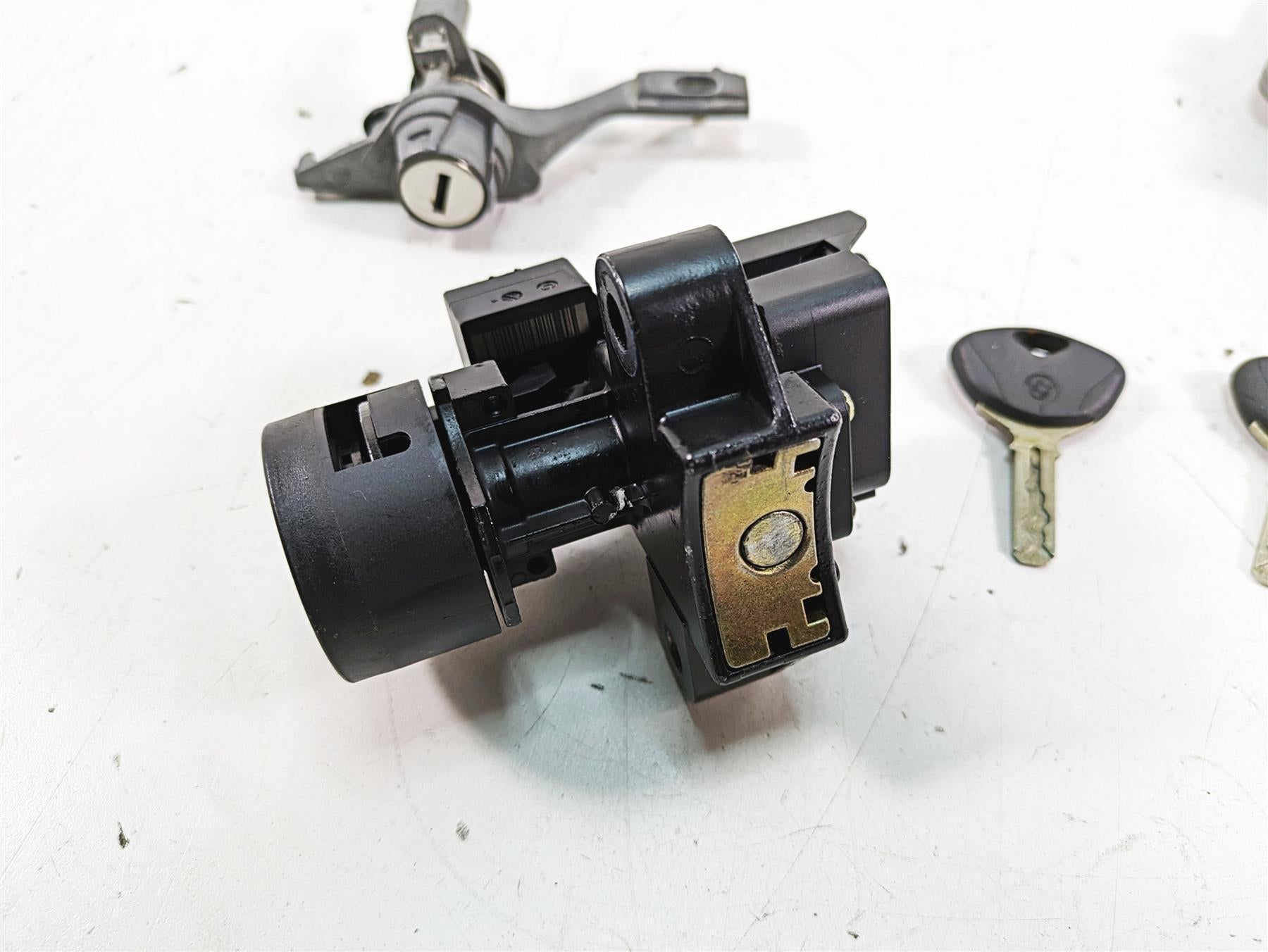 2007 BMW R1200GS K255 Adv Cdi Ignition Switch Key Locks Set 13618521661 7704861 {{ shop.shopifyCountryName }} - Mototech271
