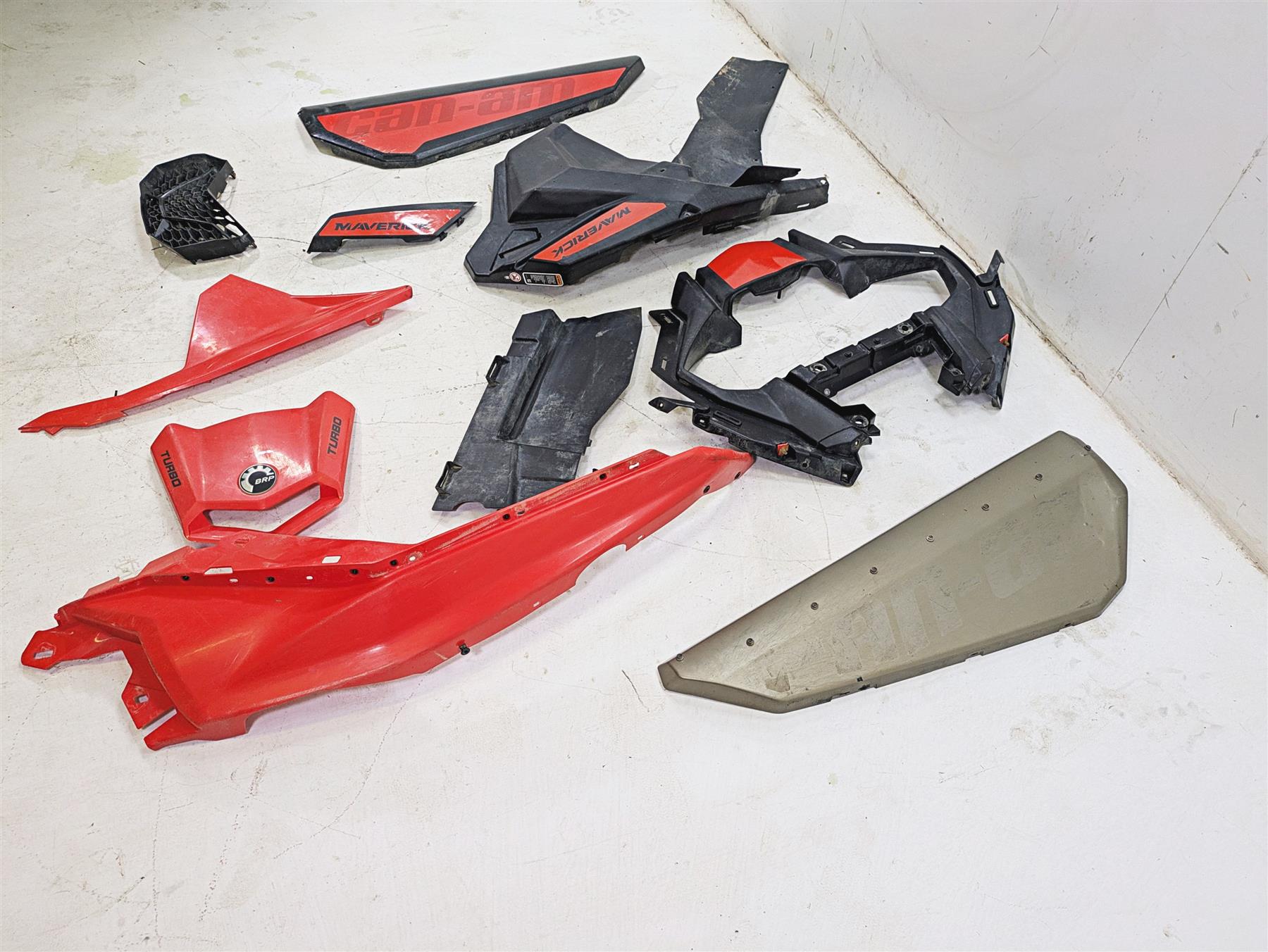 2020 Can Am Maverick X3 Turbo R STD Outer Coloured Fairings Covers Set 705012458 {{ shop.shopifyCountryName }} - Mototech271