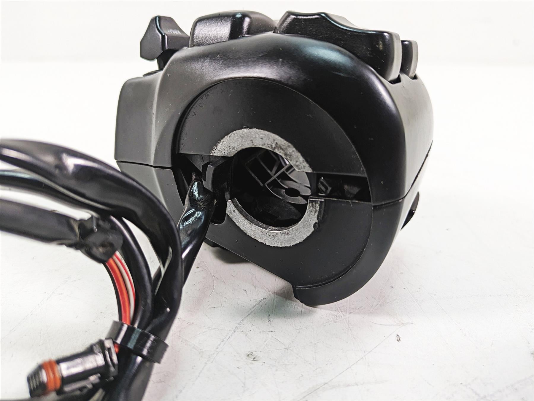2014 Harley Touring FLHTK Electra Glide Left Hand Control Switch 71500128B {{ shop.shopifyCountryName }} - Mototech271