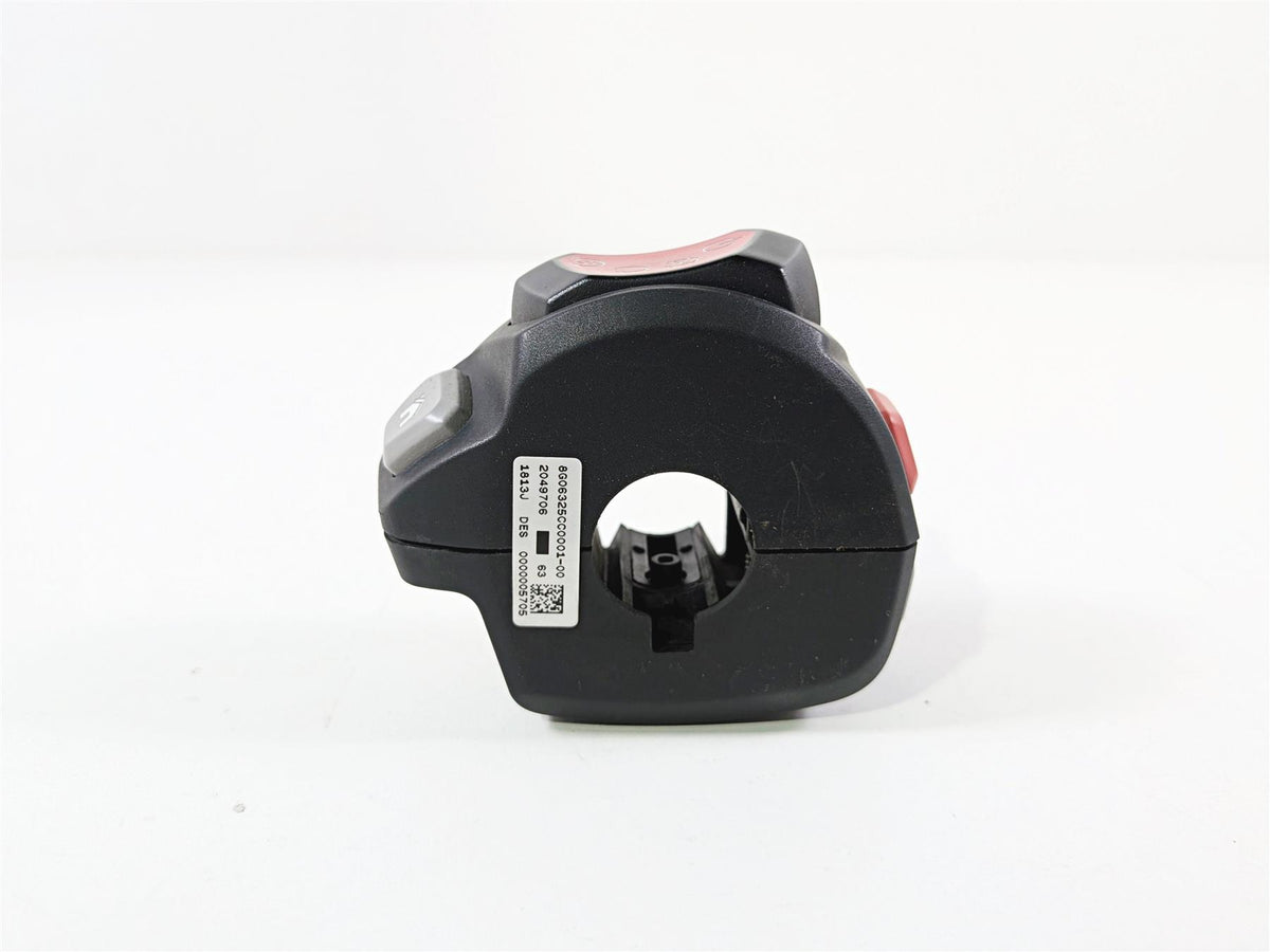 2019 Triumph Speed Triple RS 1050 Right Hand Control Switch Stop Start T2049706 {{ shop.shopifyCountryName }} - Mototech271