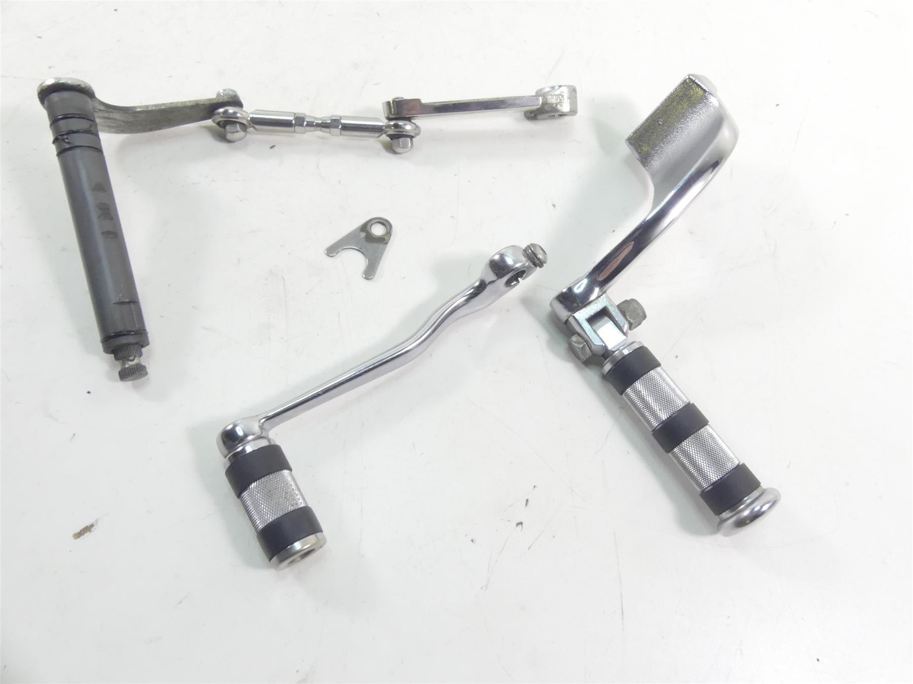 2000 Harley Dyna FXR4 CVO Super Glide Front Rear Footpeg Foot Peg Set 50639-81 {{ shop.shopifyCountryName }} - Mototech271