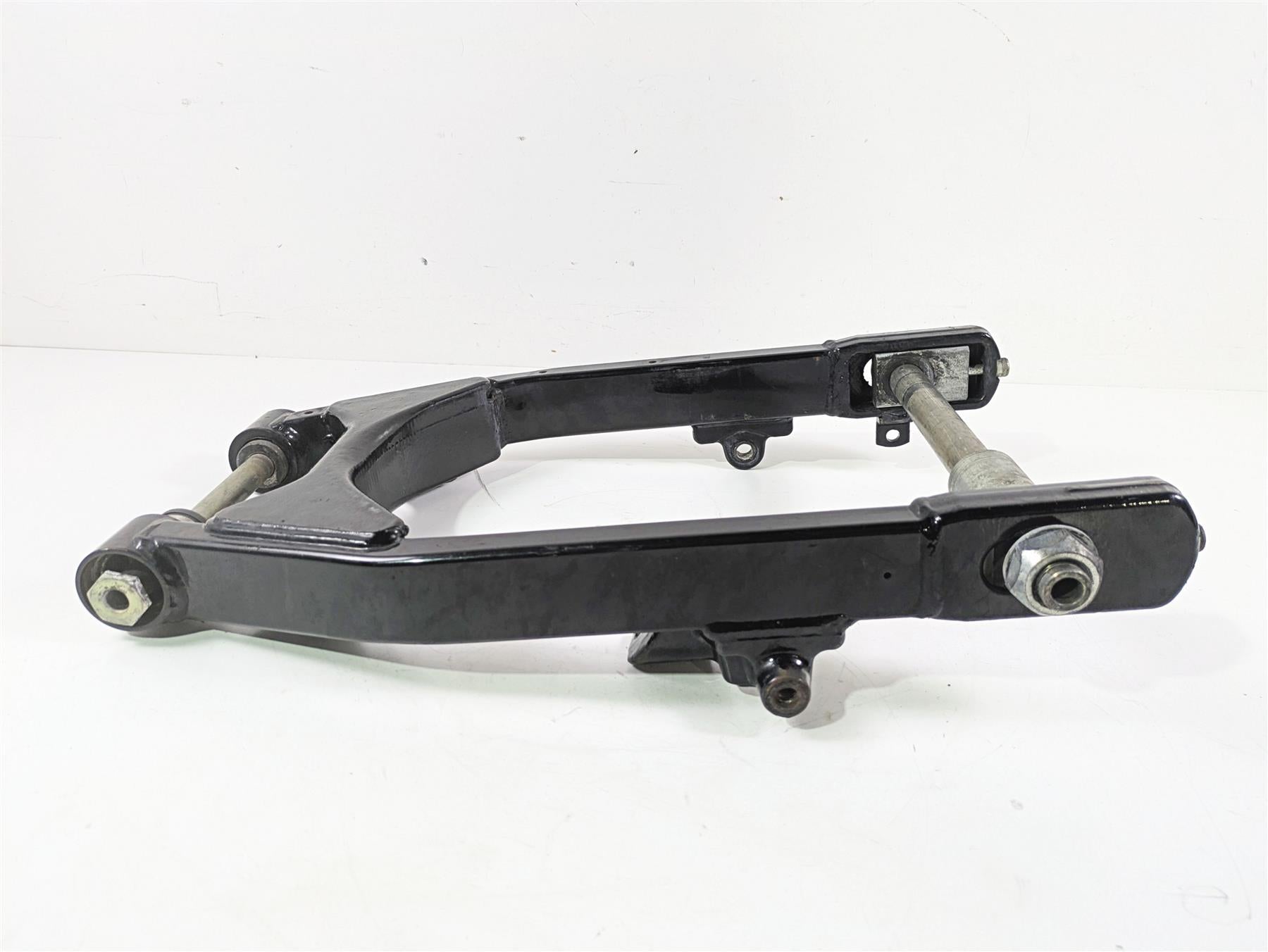 2010 Harley Dyna FXDB Street Bob Rear Swingarm & Axle 47820-10 {{ shop.shopifyCountryName }} - Mototech271