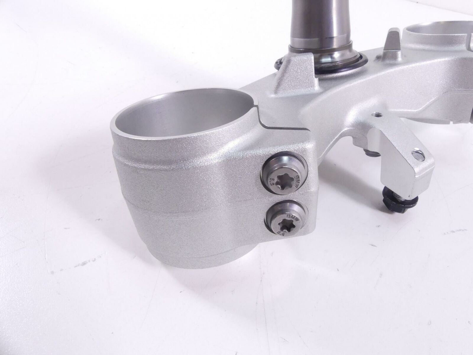 2020 BMW F900 R F900R K83 Lower Triple Tree Steering Clamp Yoke 8404206 {{ shop.shopifyCountryName }} - Mototech271