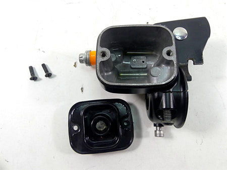 2004 Harley Touring FLHTCUI Electra Glide Front Brake Master Cylinder 41700737 {{ shop.shopifyCountryName }} - Mototech271