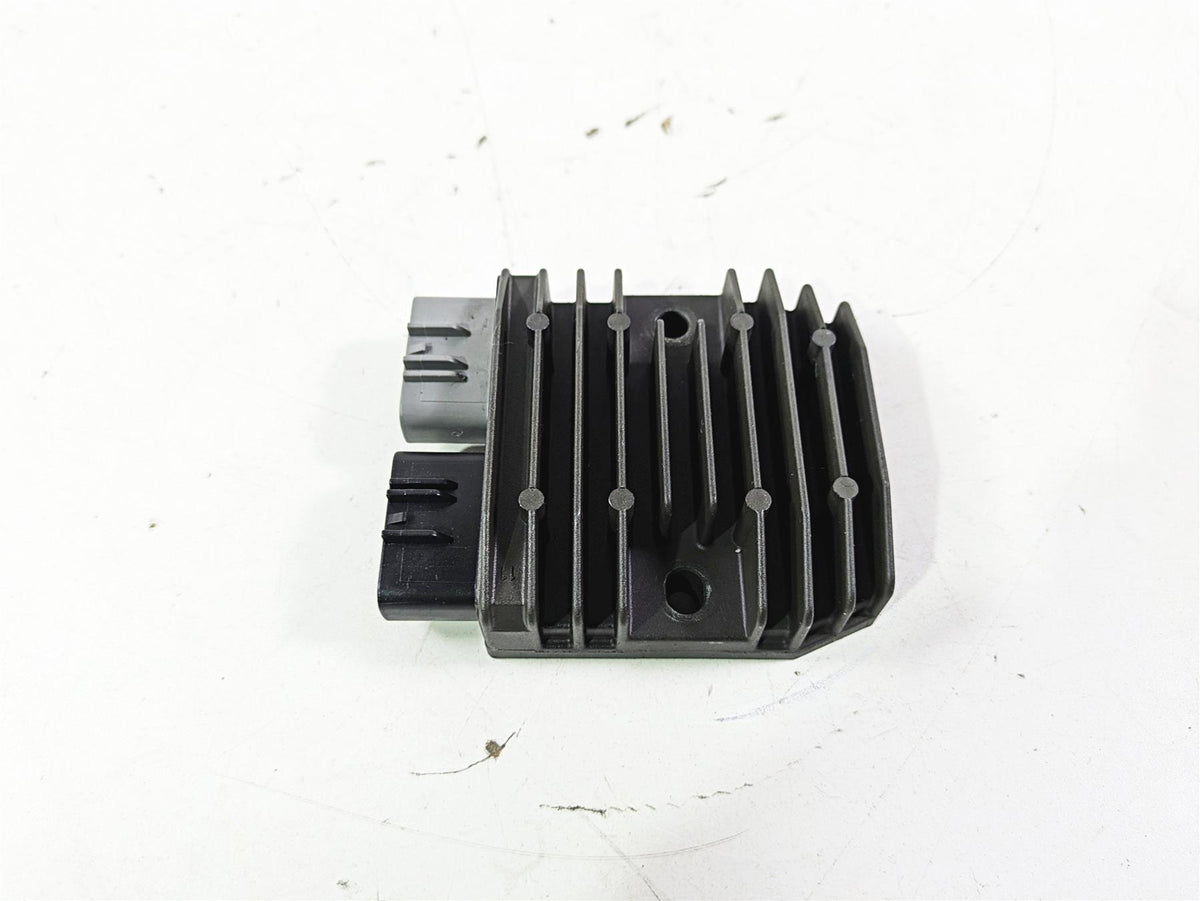 2012 Yamaha XT1200 Super Tenere Rectifier Voltage Regulator 1D7-81960-00 FH012AA {{ shop.shopifyCountryName }} - Mototech271