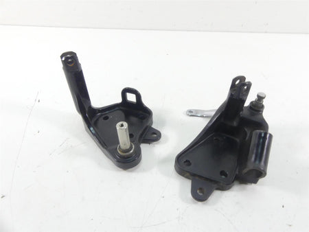 2002 Harley Softail FXSTDI Deuce Front Control Foot Peg Bracket Set 42507-00B {{ shop.shopifyCountryName }} - Mototech271