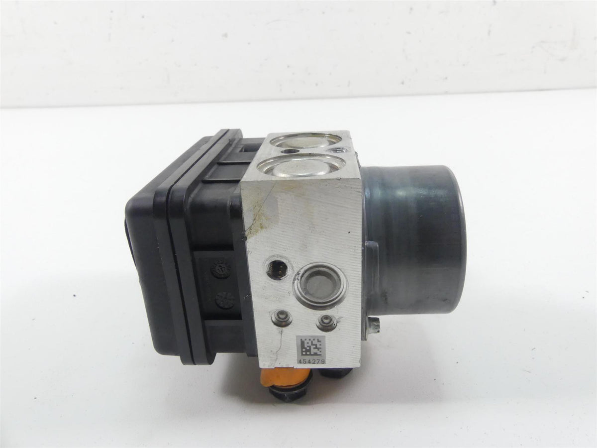 2017 Ducati 939 S Supersport Abs Brake Pump Unit Module 54240661B 54240651B {{ shop.shopifyCountryName }} - Mototech271