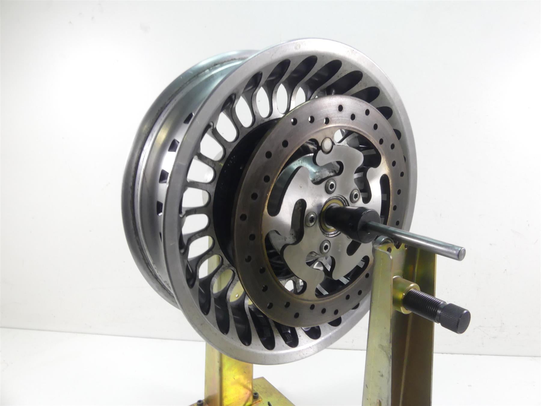 2011 Harley Touring FLTRU Road Glide 16x5 Straight Rear Wheel Rim 40900193 {{ shop.shopifyCountryName }} - Mototech271