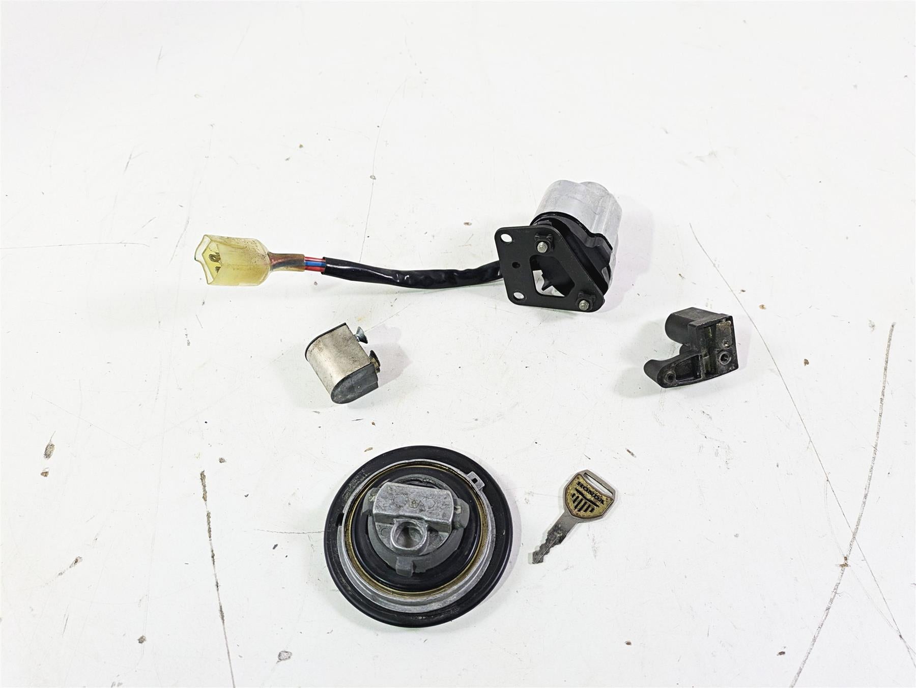 2002 Honda V-Twin VTX1800 C Ignition Switch Key Lock Set 35100-MCH-000 {{ shop.shopifyCountryName }} - Mototech271