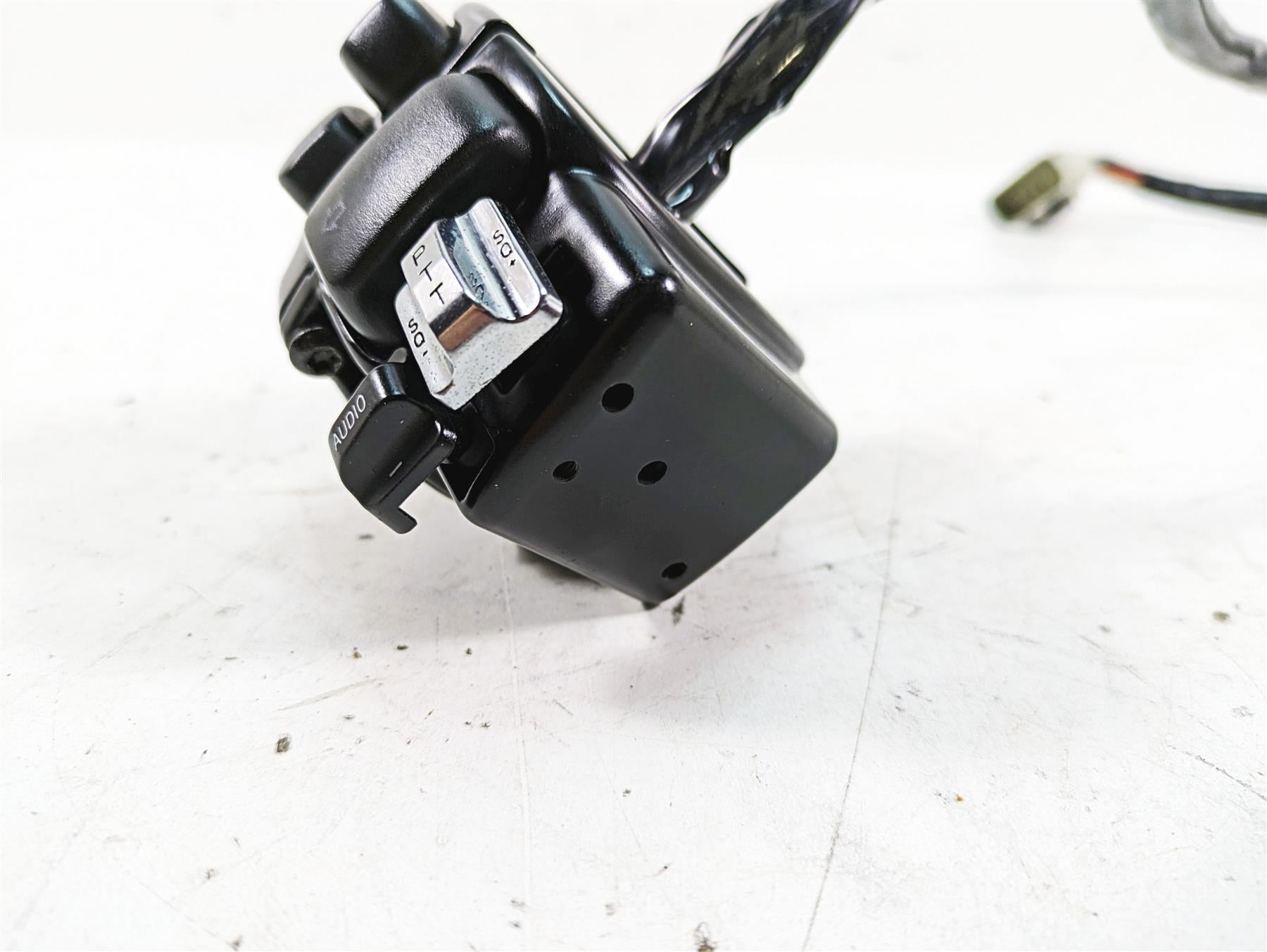 2009 Harley Touring FLHTCU Electra Glide Left Control Switch - Read 71682-06A {{ shop.shopifyCountryName }} - Mototech271