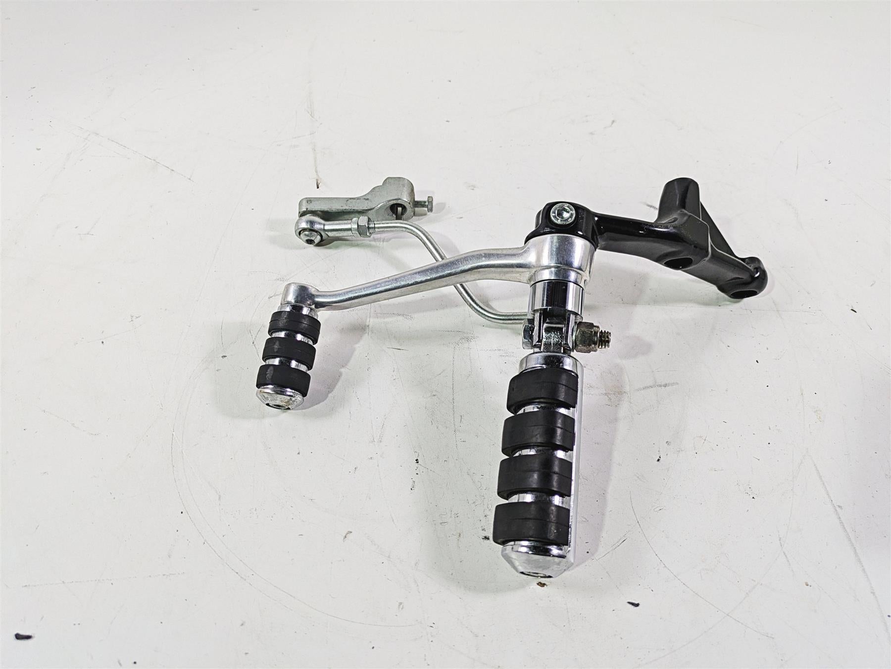 2006 Harley VRSCR Street V-Rod Left Front Footpeg & Shifter Parts 51090-06 {{ shop.shopifyCountryName }} - Mototech271