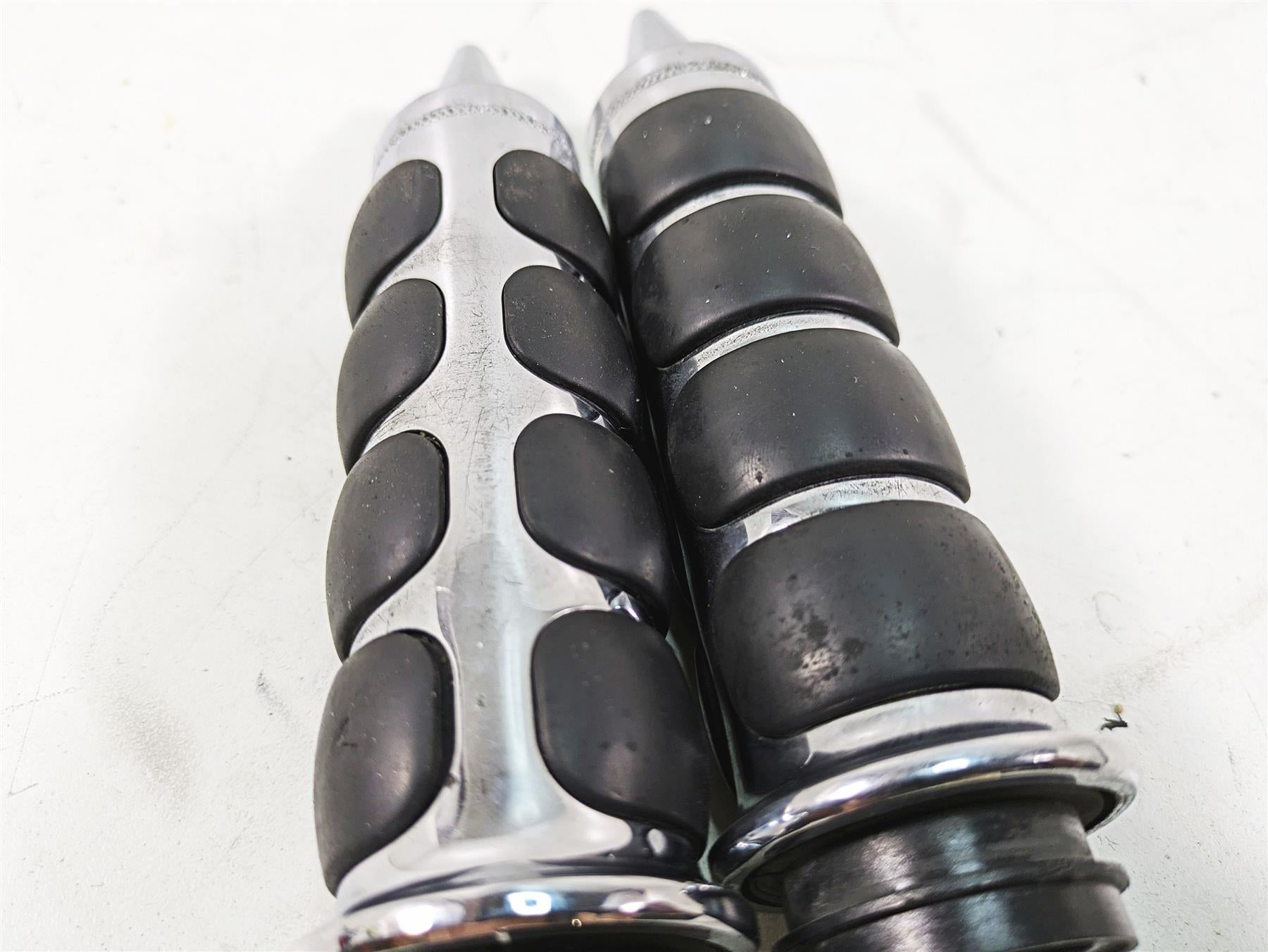 2011 Harley Touring FLTRU Road Glide Aftermarket Spike Hand Grip Set {{ shop.shopifyCountryName }} - Mototech271