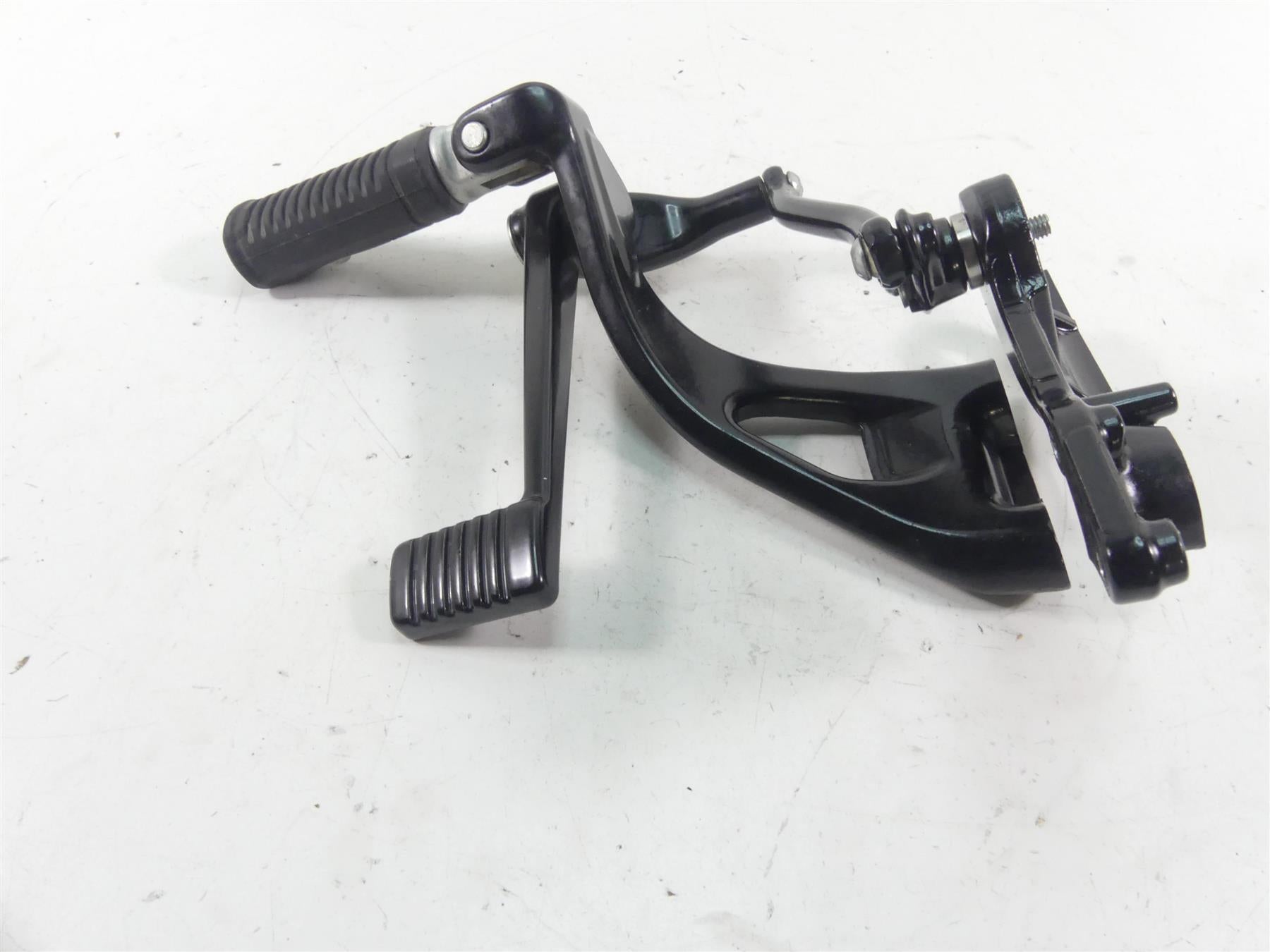 2018 Harley Softail FXBB Street Bob Right Foot Peg & Brake Pedal 50500601 {{ shop.shopifyCountryName }} - Mototech271