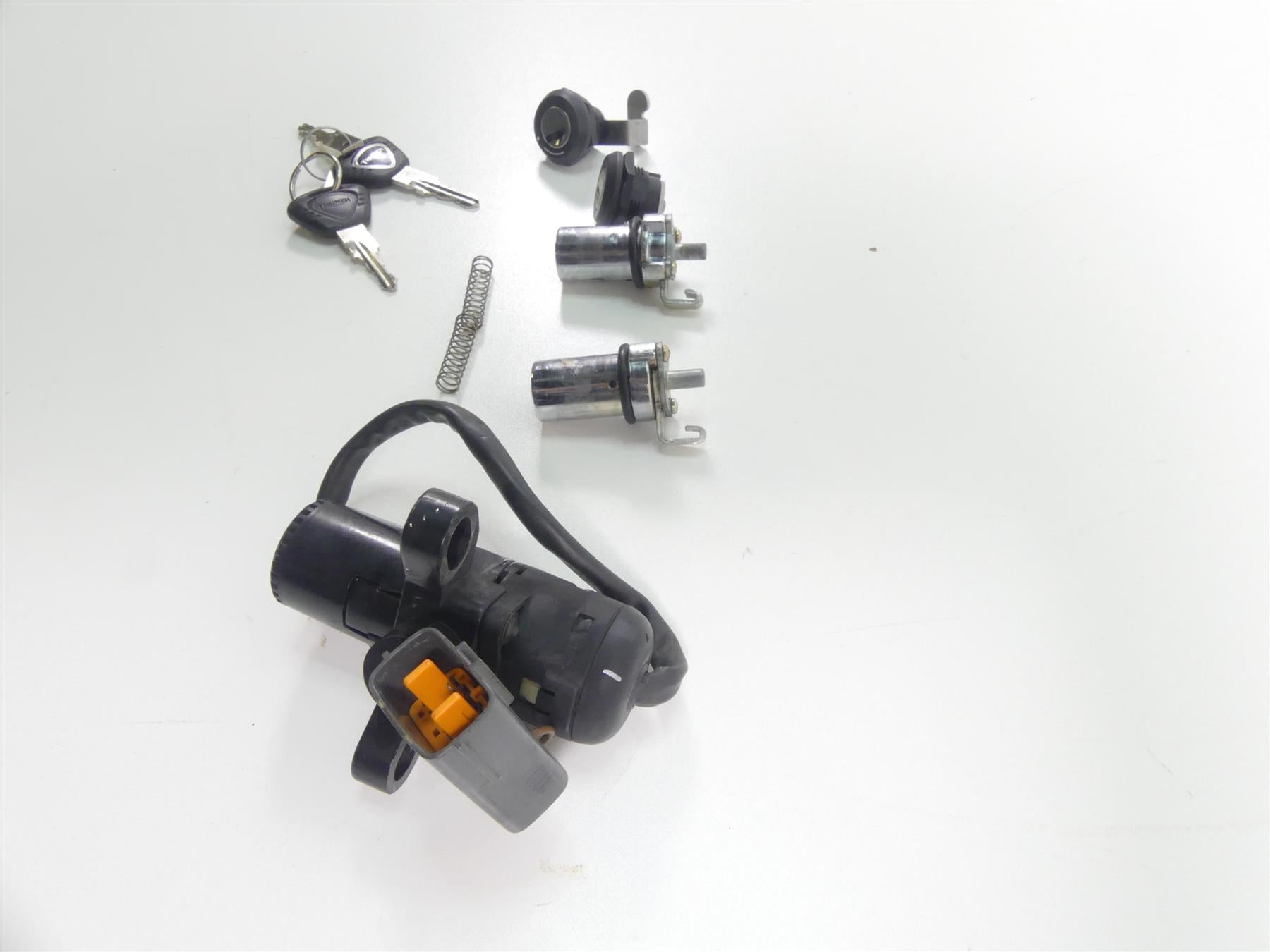 2013 Triumph Rocket 3 Touring Ignition Switch Key Saddle Bag Lock Set T2500519 {{ shop.shopifyCountryName }} - Mototech271