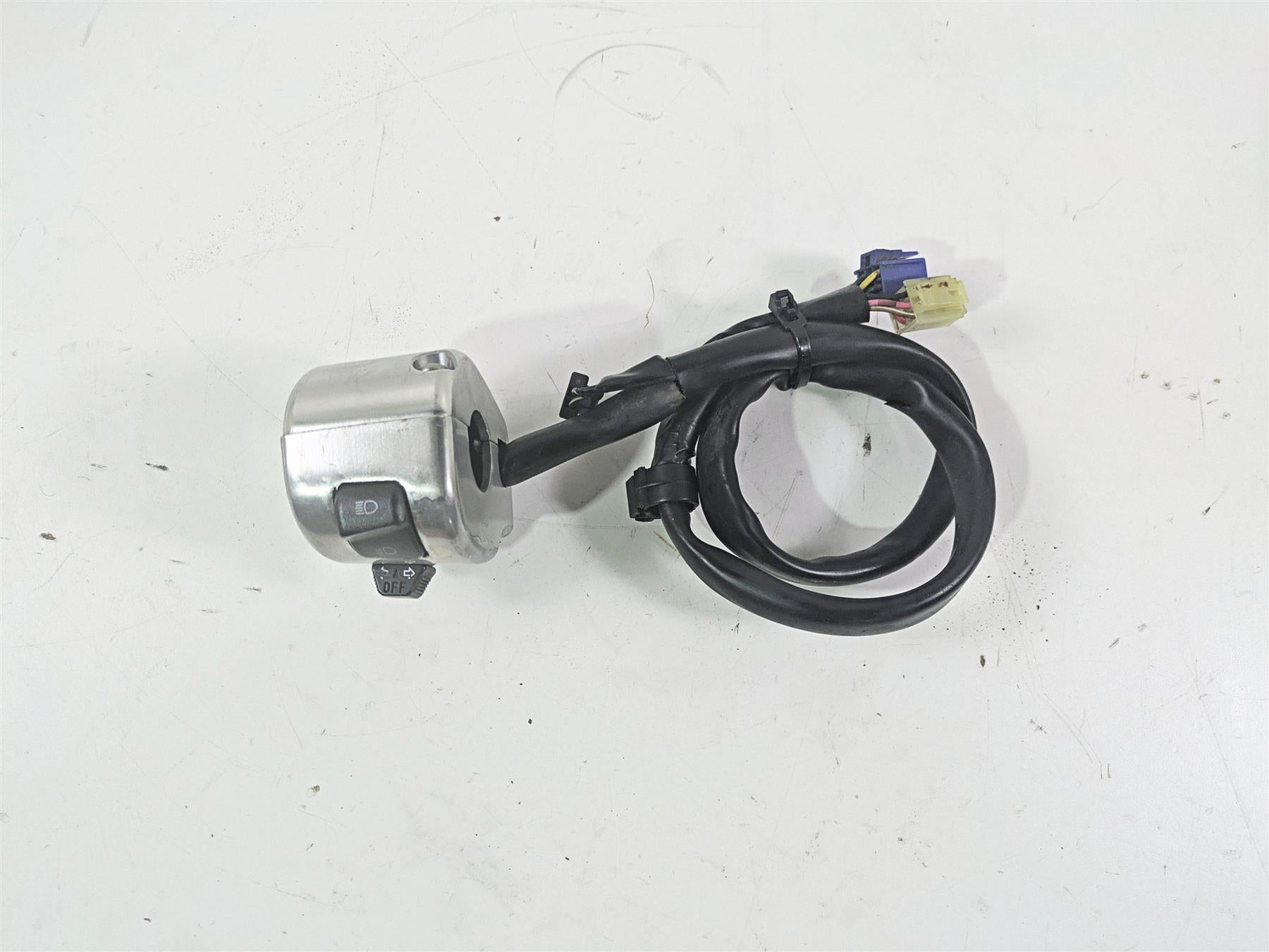2006 Yamaha XVS650 V-Star Classic Left Hand Control Switch 5VN-83973-20-00 {{ shop.shopifyCountryName }} - Mototech271