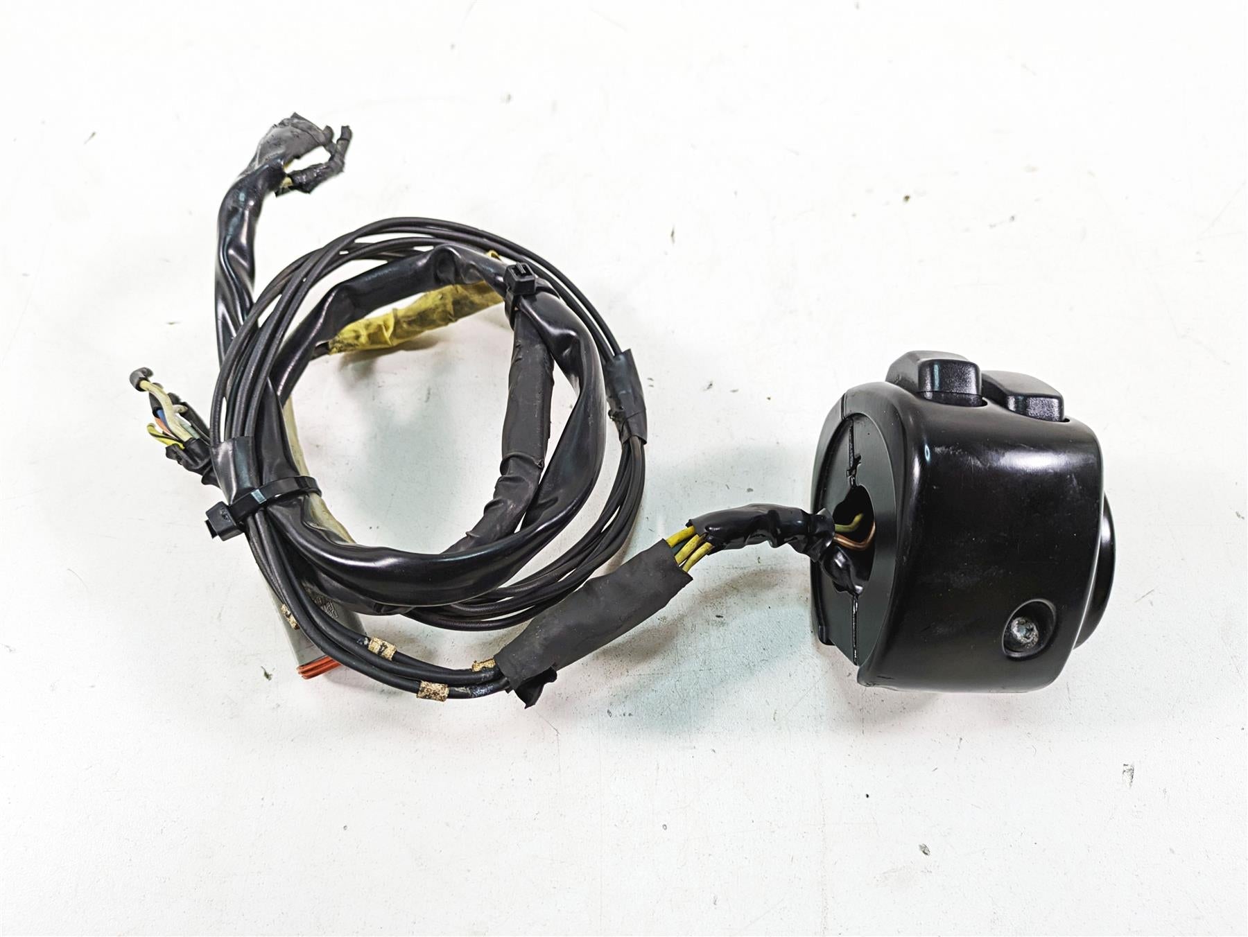 2005 Harley Dyna FXDL Low Rider Left Hand Control Switch - Read 71682-06A {{ shop.shopifyCountryName }} - Mototech271