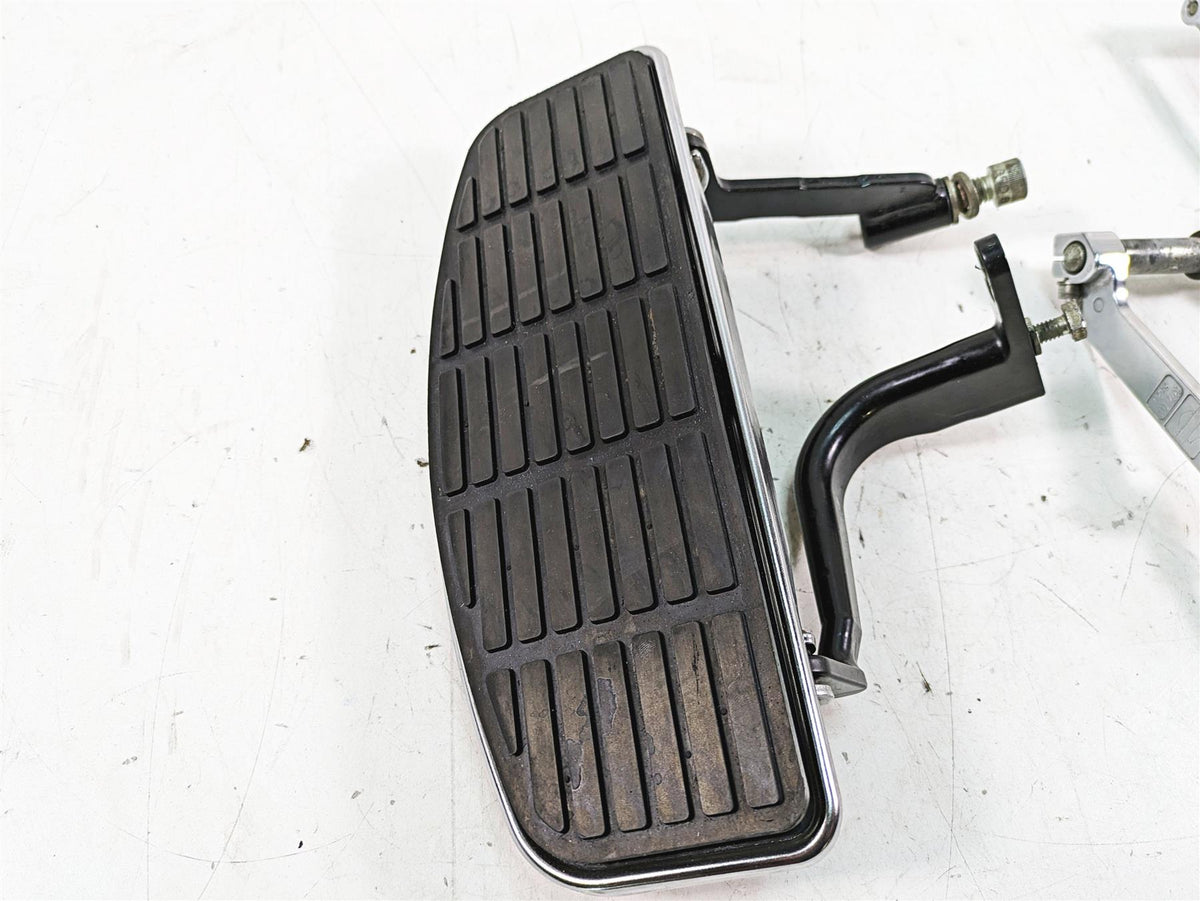 2008 Harley FLHTCU Electra Glide Left Bent Floor Board + Shift Lever 33895-82E {{ shop.shopifyCountryName }} - Mototech271
