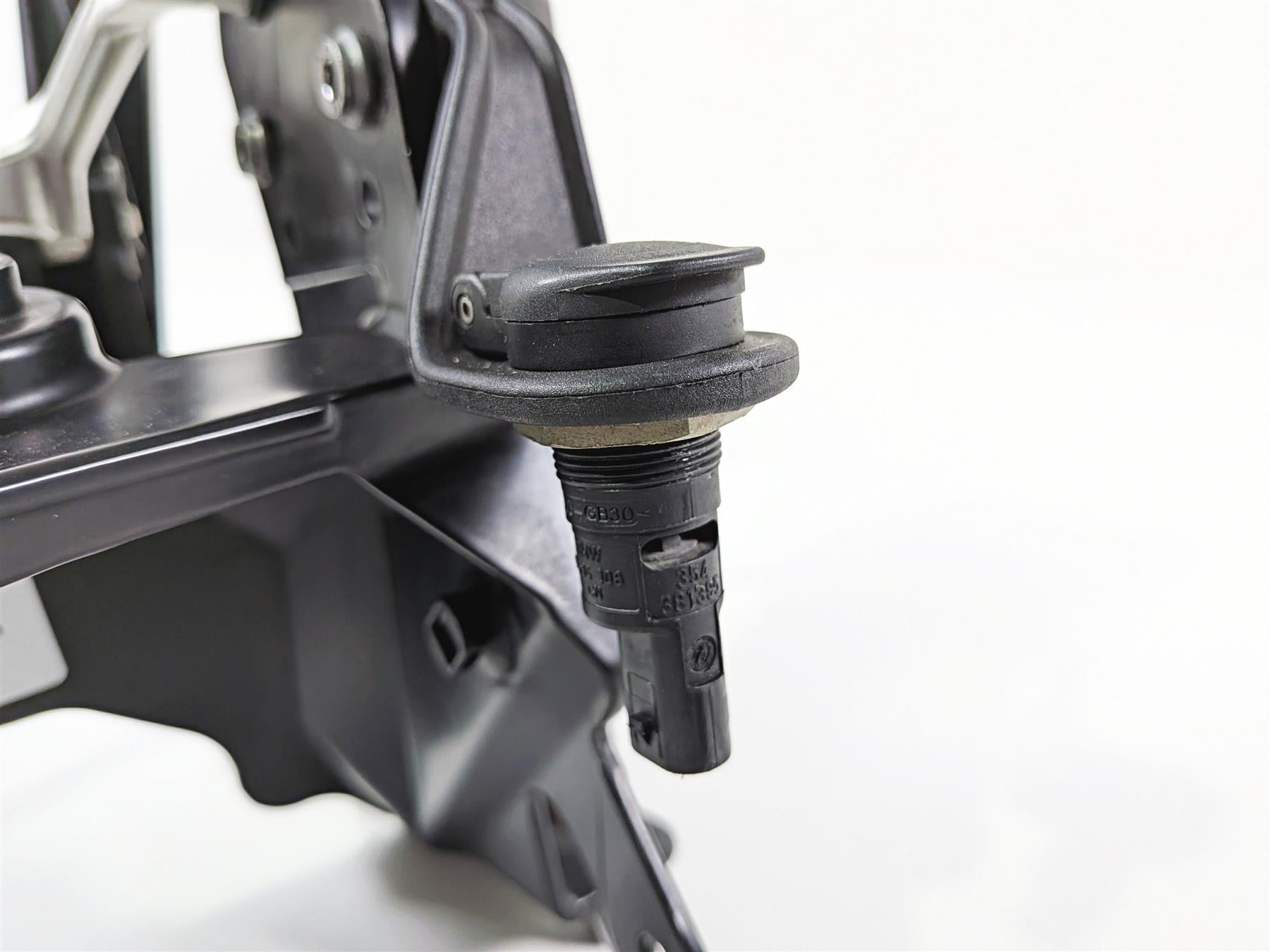 2015 BMW R1200GS K50 Front Windshield Adjustment Mount 46637726524 {{ shop.shopifyCountryName }} - Mototech271