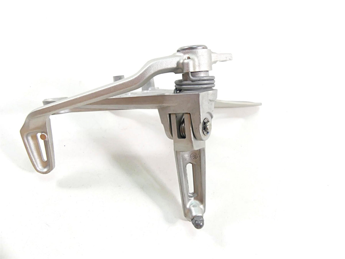 2022 Triumph Speed Triple 1200 RS Front Right Footpeg & Brake Ped Set T2082543 {{ shop.shopifyCountryName }} - Mototech271