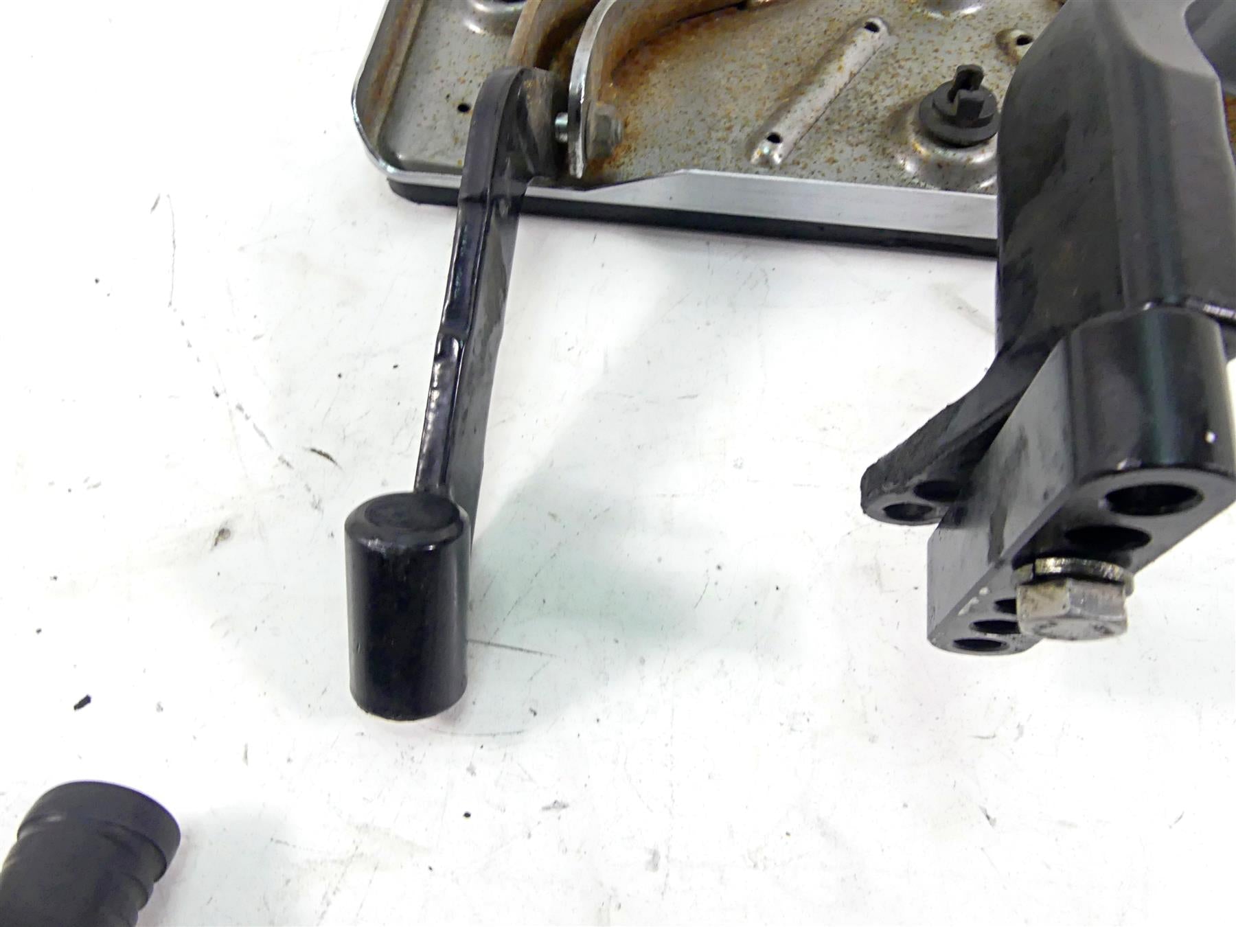 2007 Harley Touring FLHRC Road King Left Front Floorboard Shifter Set 50621-06A {{ shop.shopifyCountryName }} - Mototech271