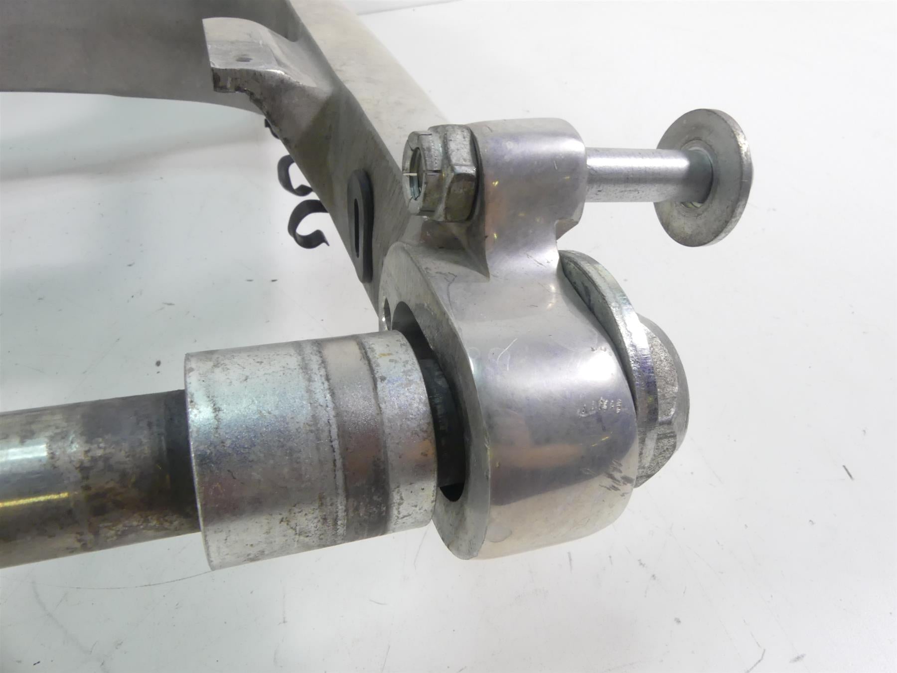 2013 Harley Davidson VRSCF Muscle Rear Swing Arm Swingarm & Guards 48606-07A {{ shop.shopifyCountryName }} - Mototech271